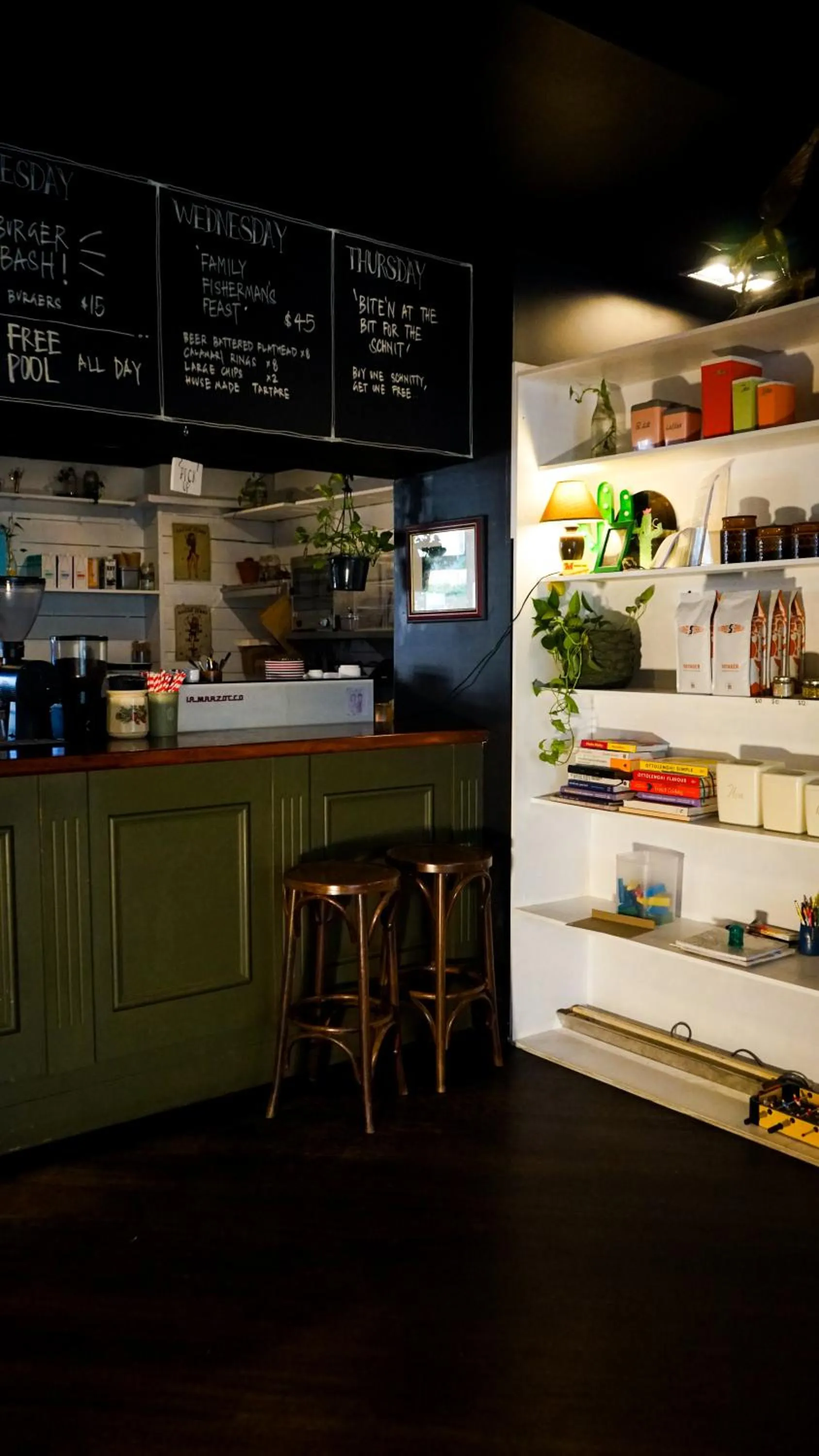 Restaurant/places to eat in The Family Hotel