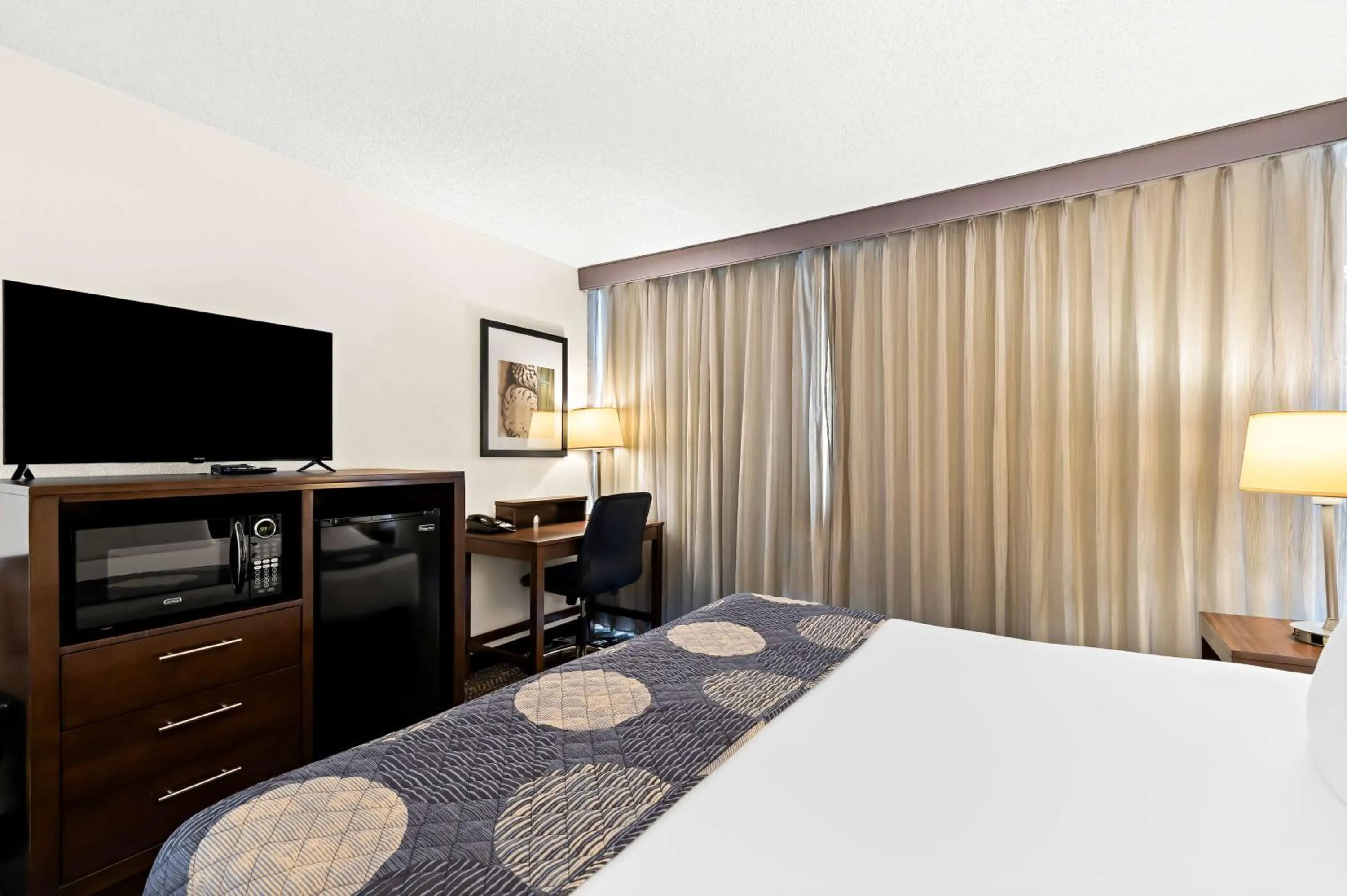 Bedroom, Bed in Best Western Yacht Harbor Hotel