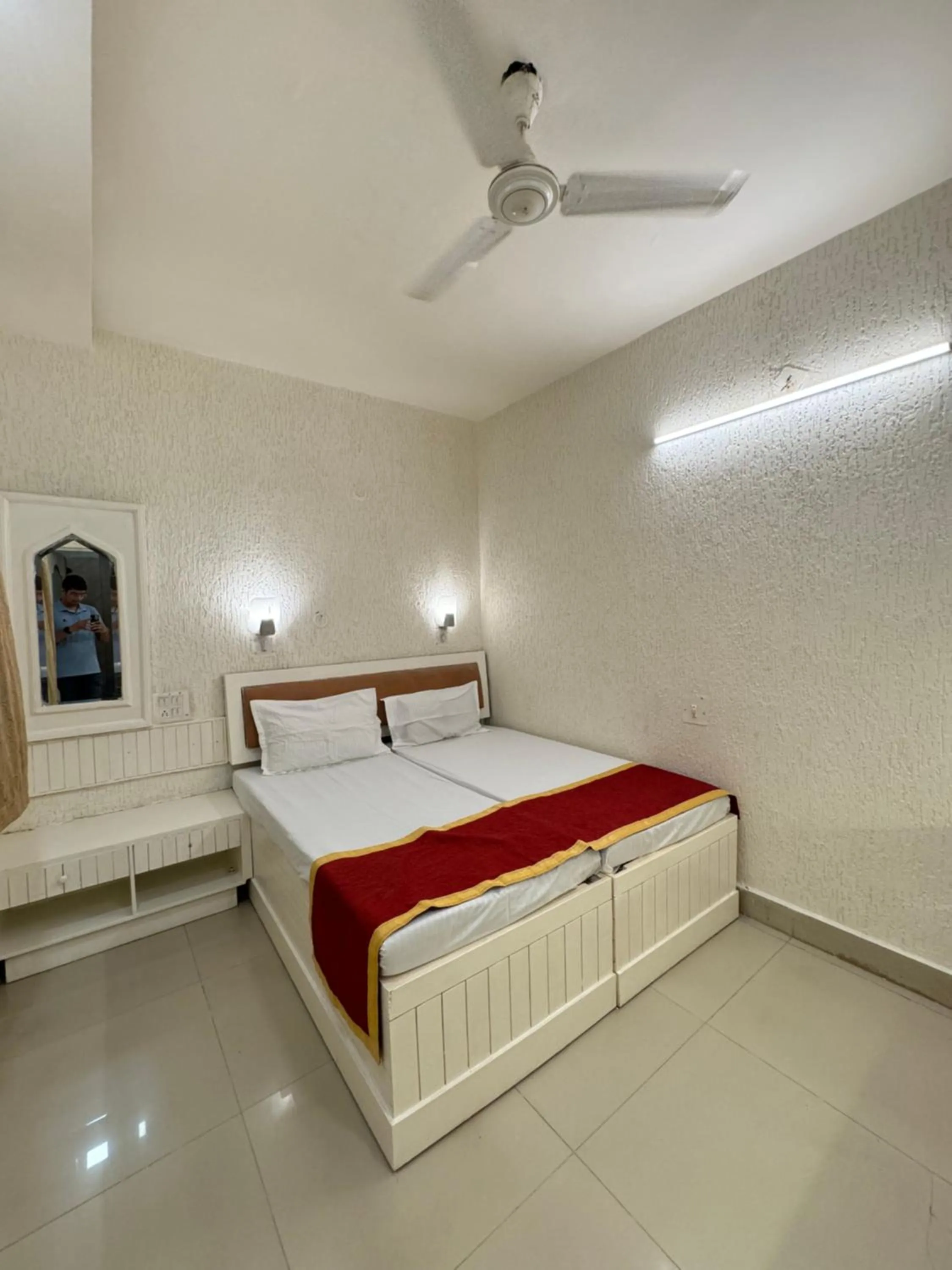 Bed in Hotel Kamal Nearest To Taj Mahal