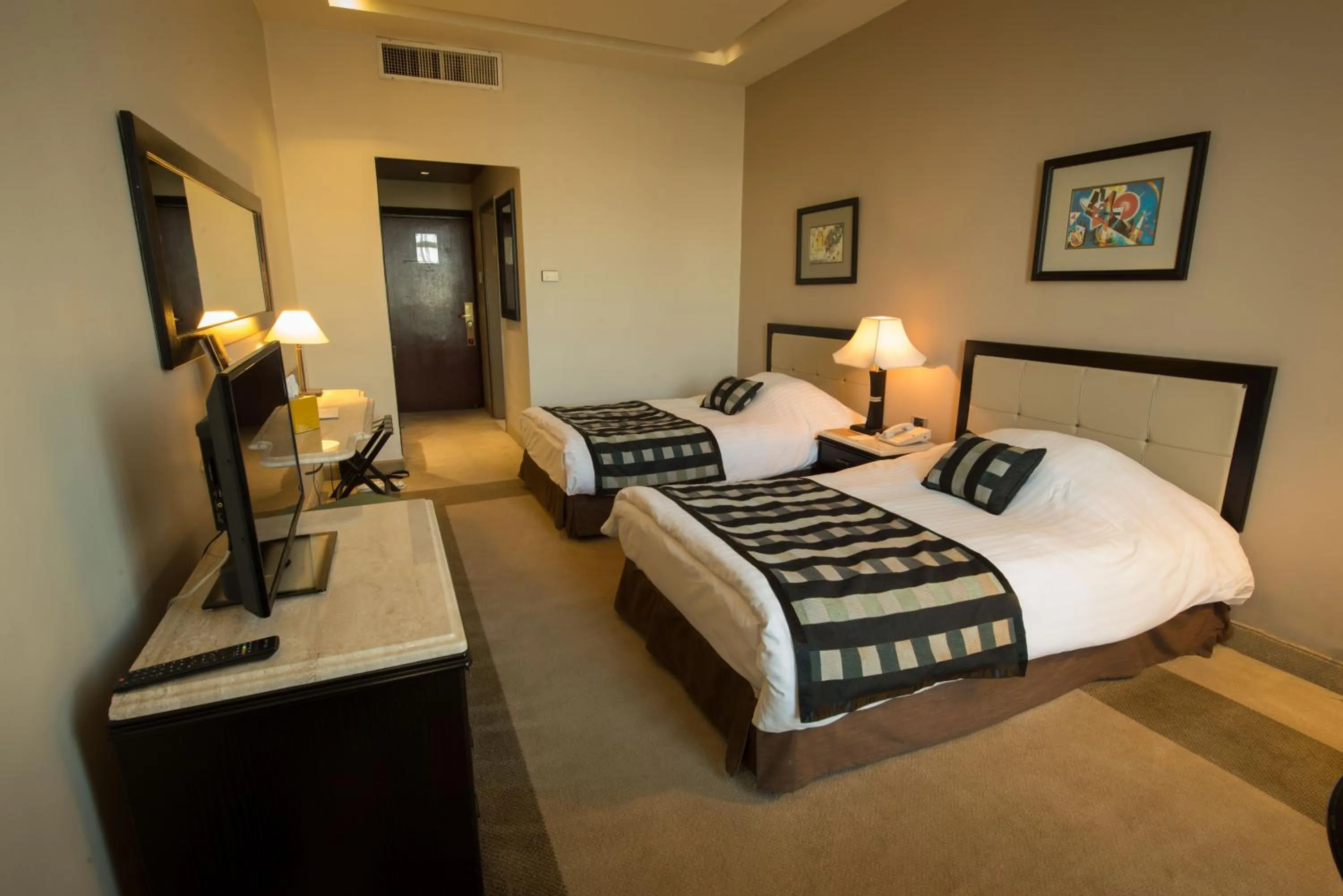 Bedroom, Bed in Century Park Hotel