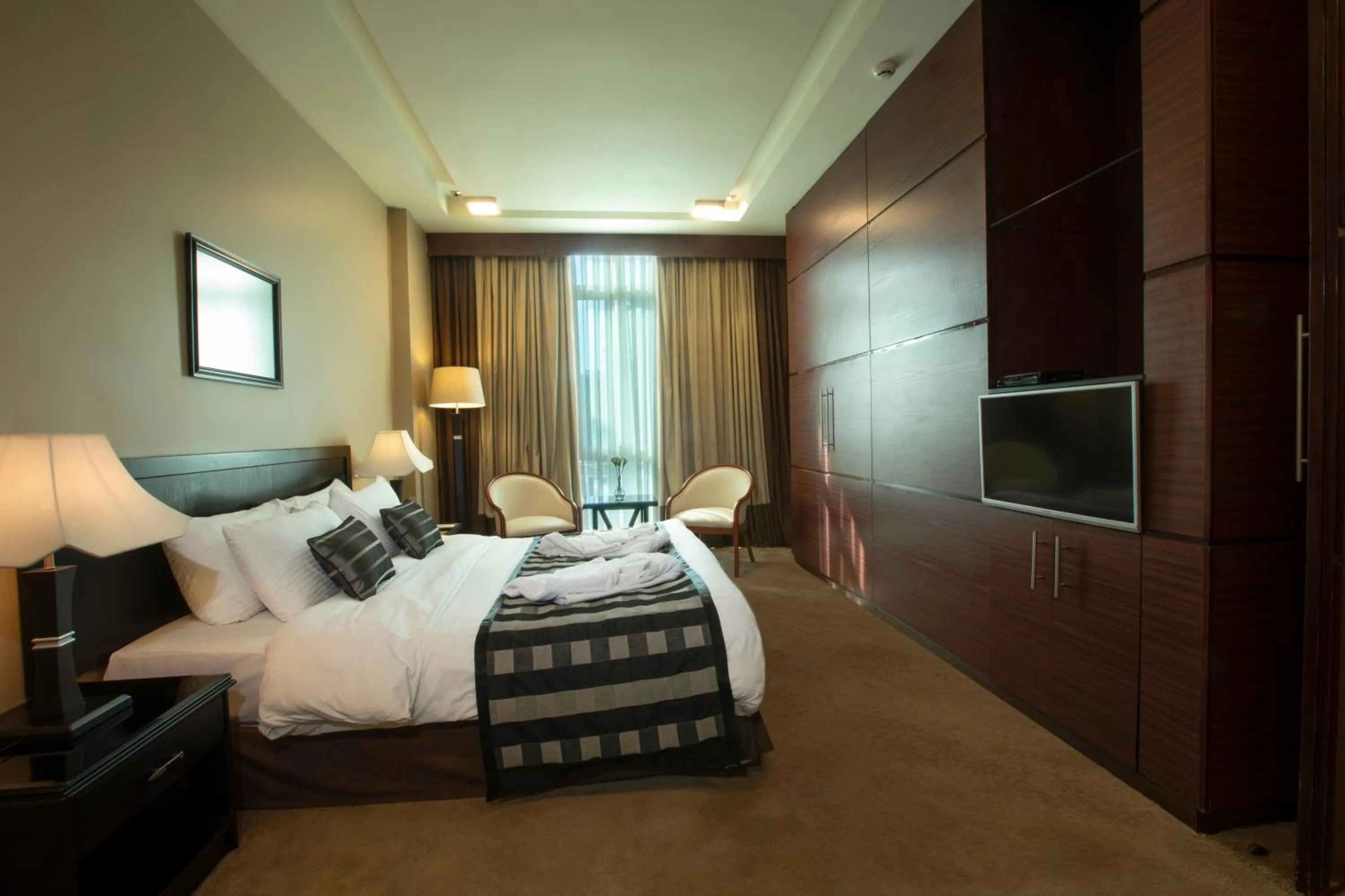 Bedroom, Bed in Century Park Hotel