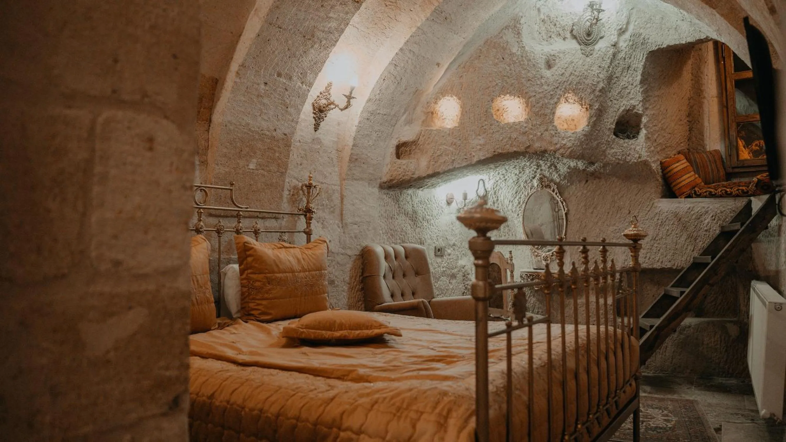 Bedroom, Bed in Serenus Cave Suites