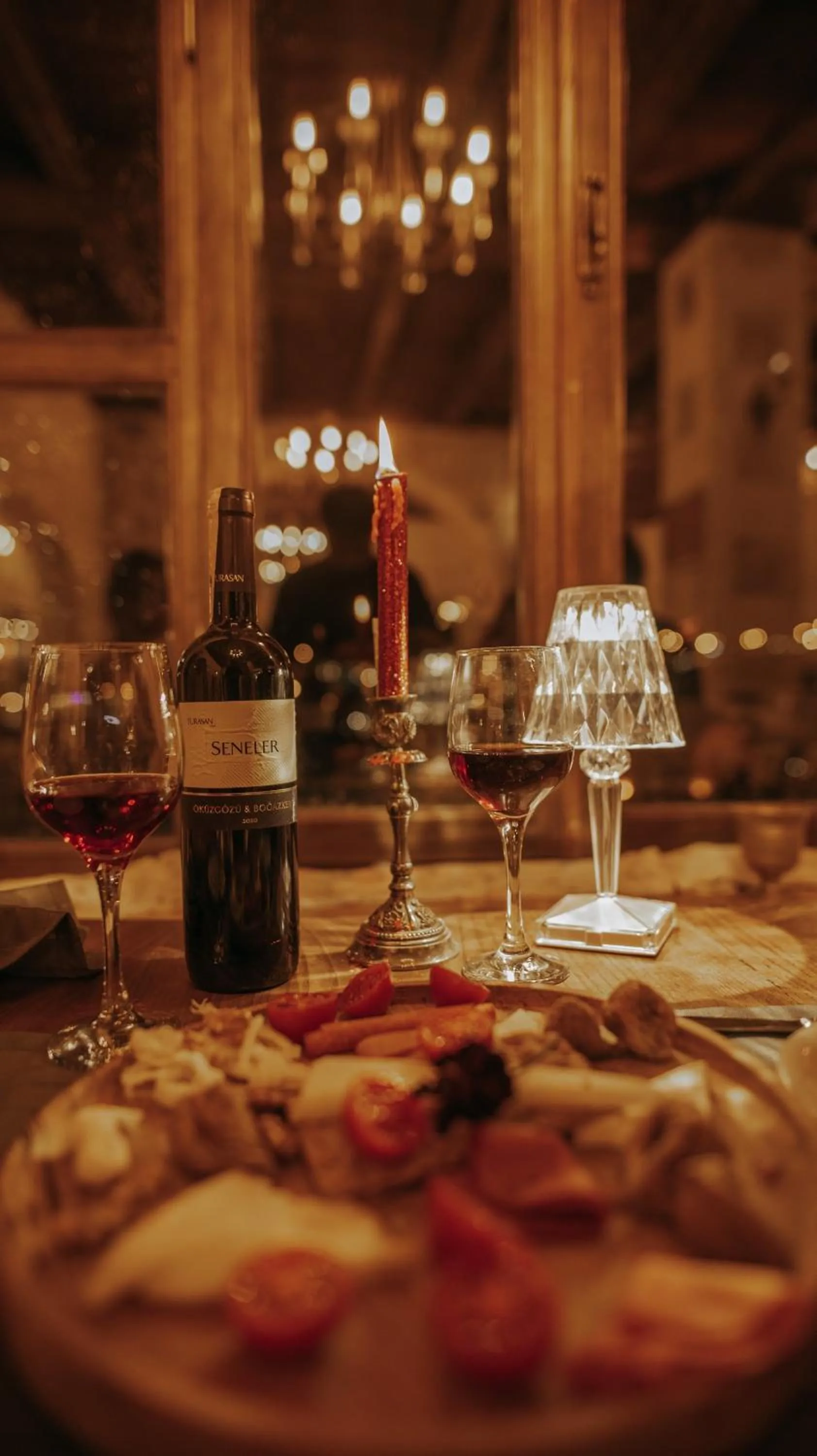 Restaurant/places to eat in Serenus Cave Suites