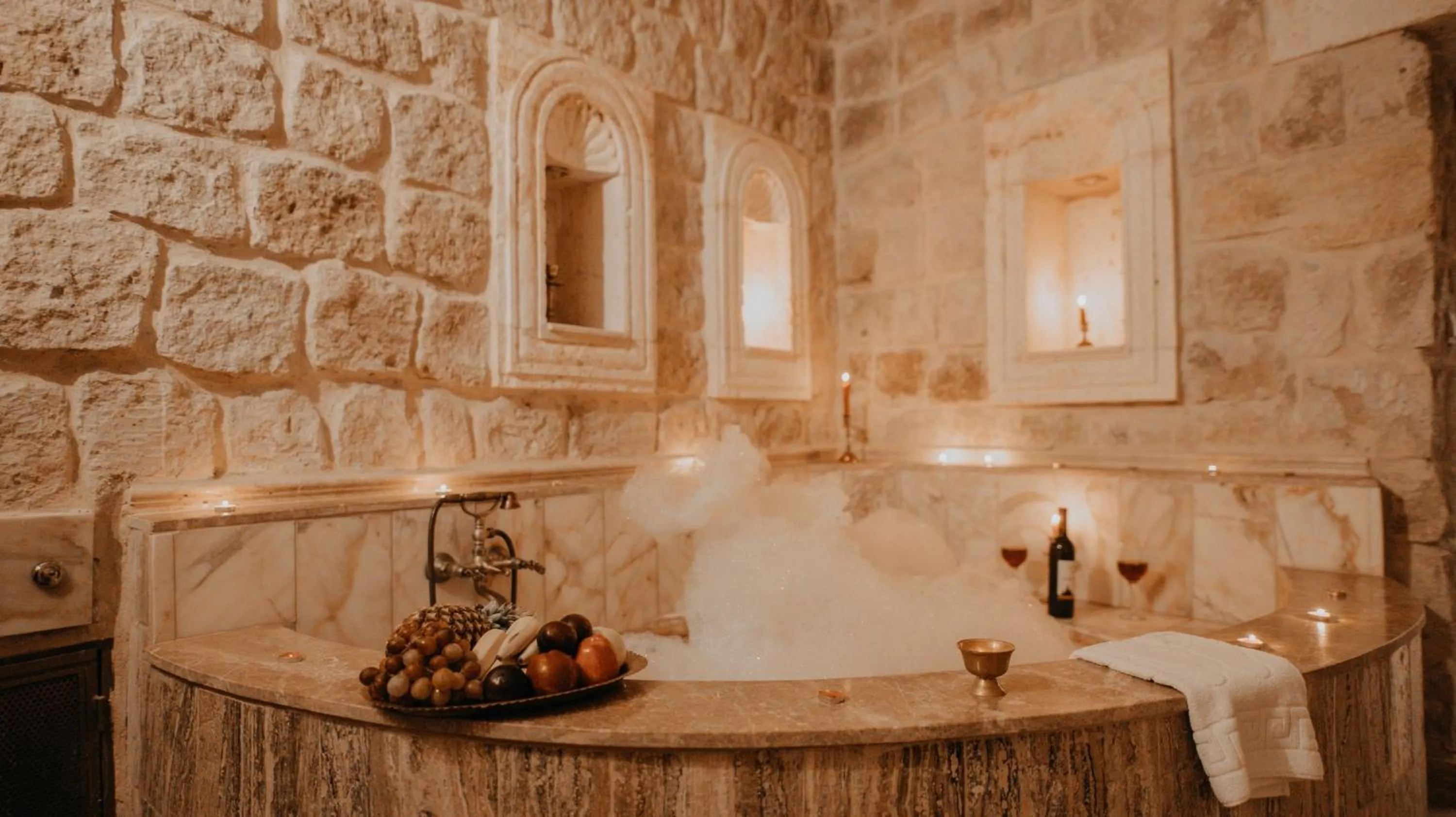 Hot Tub in Serenus Cave Suites