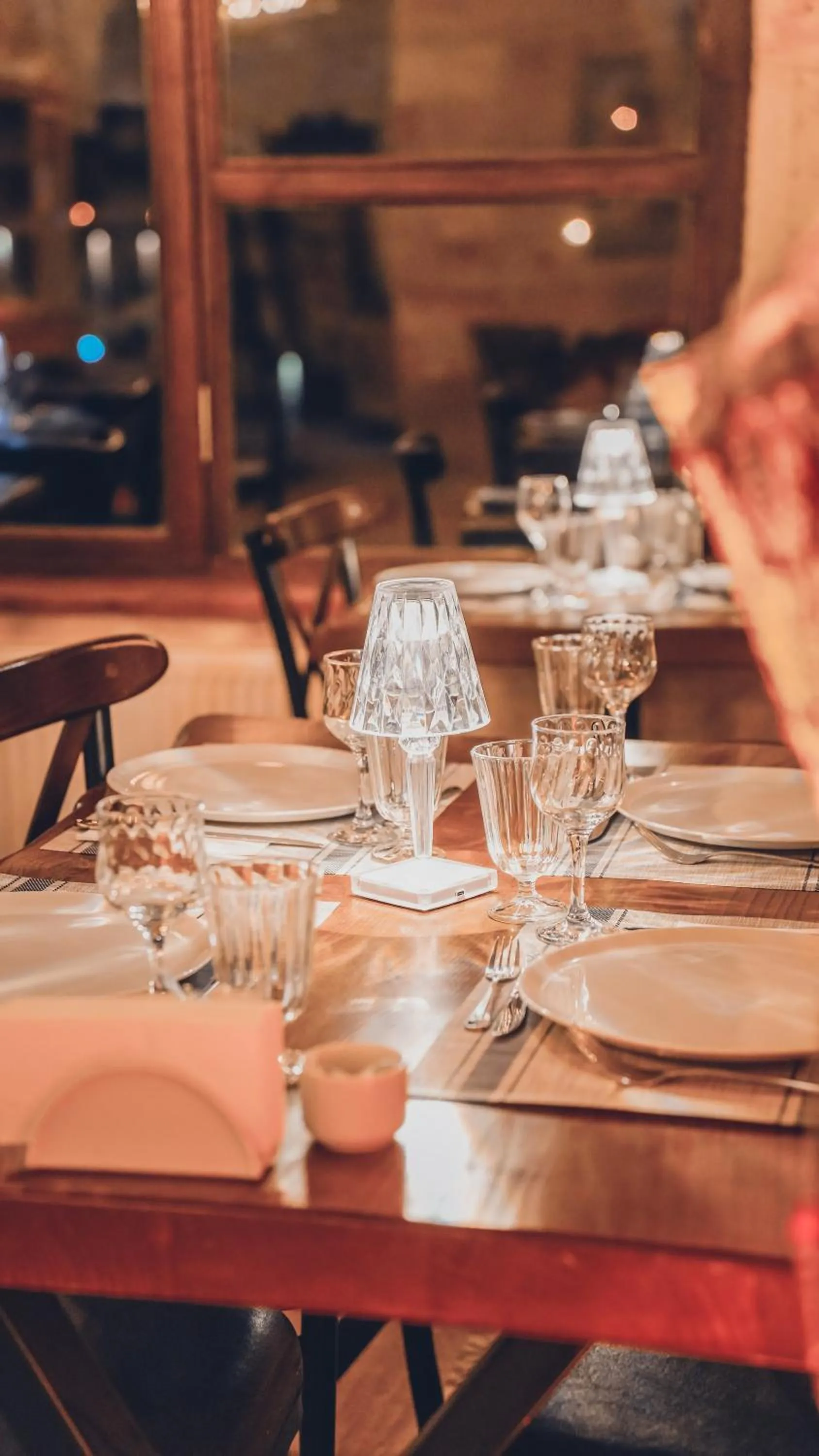 Restaurant/places to eat in Serenus Cave Suites