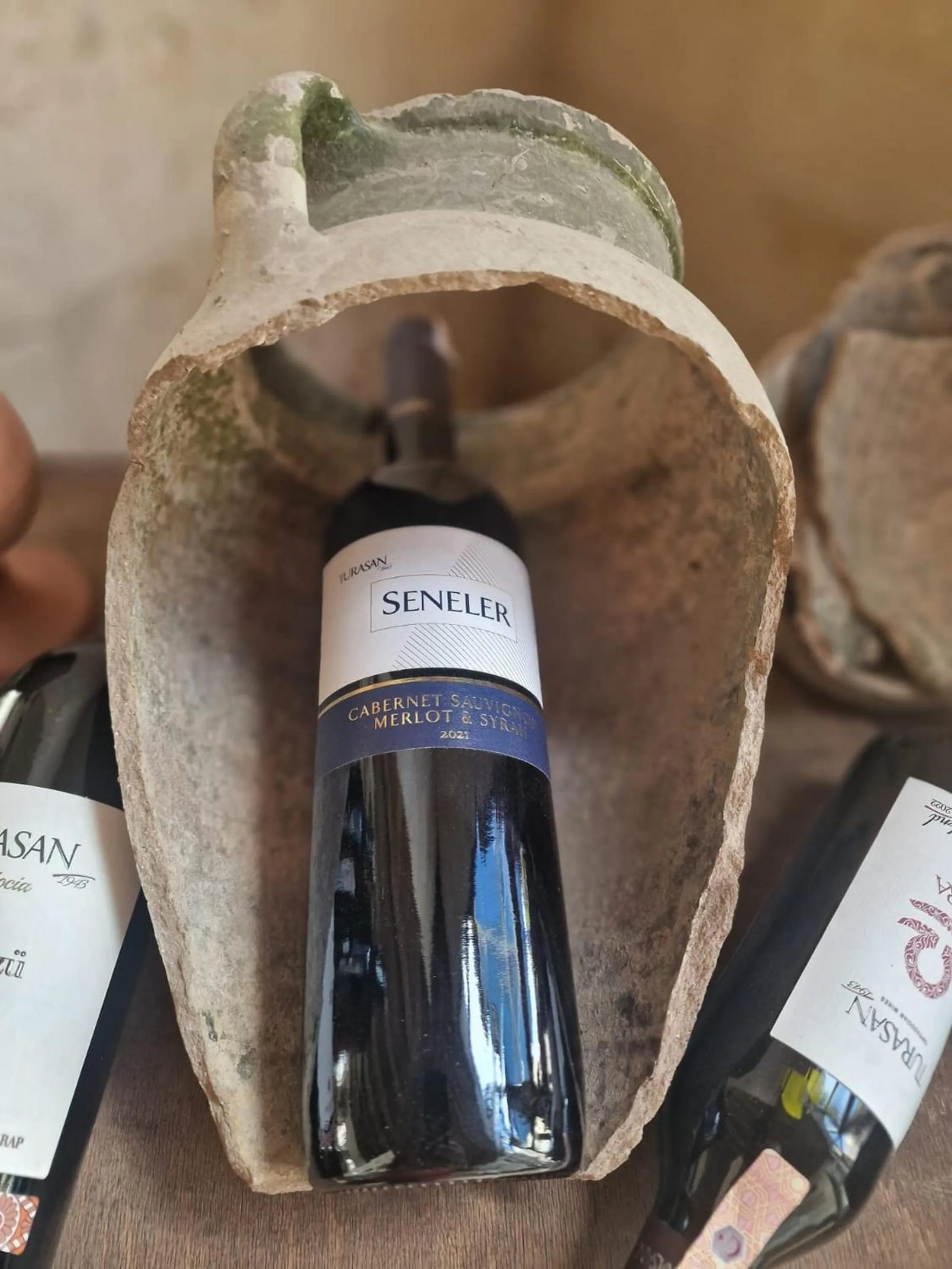 Restaurant/places to eat in Serenus Cave Suites