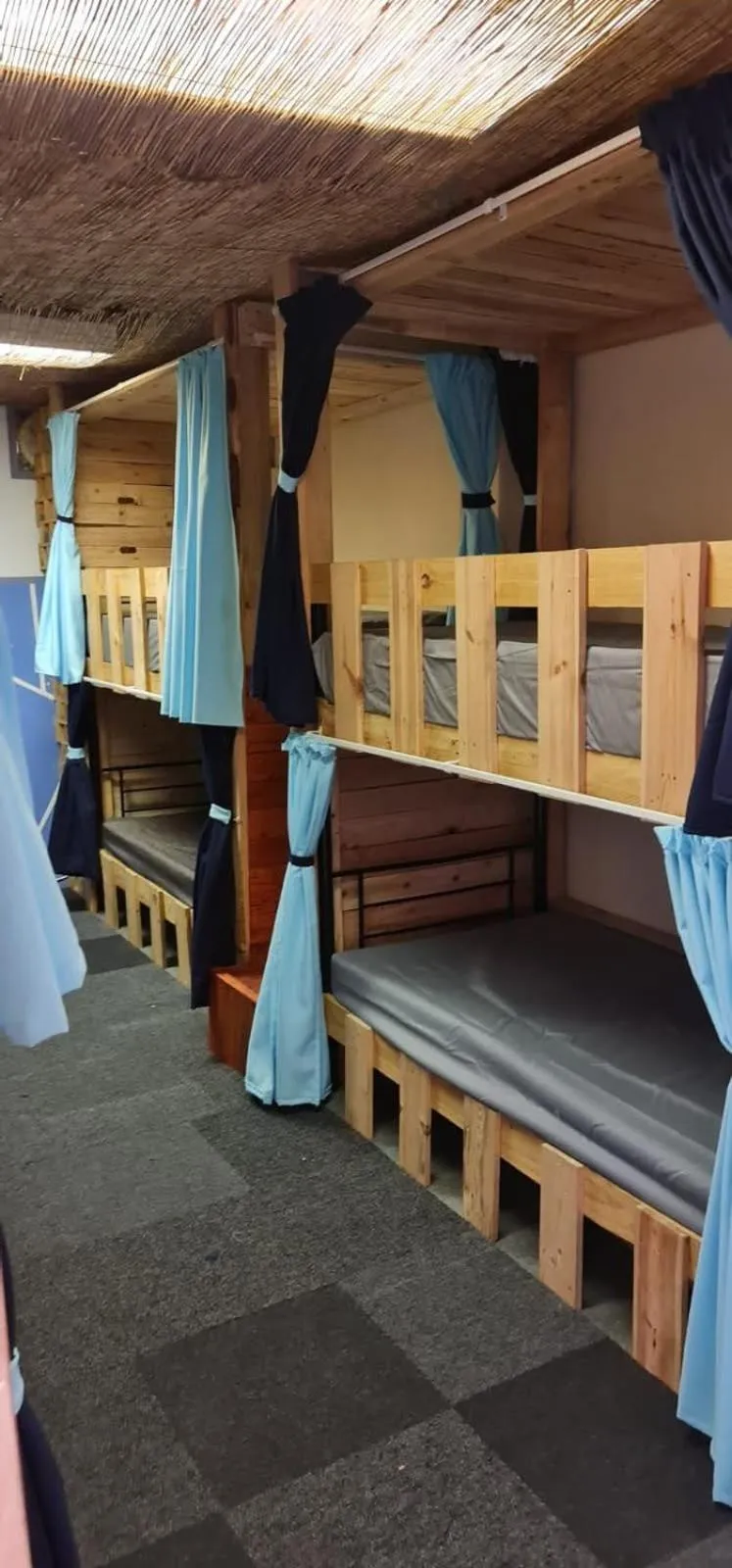 bunk bed in Sunset beach backpackers