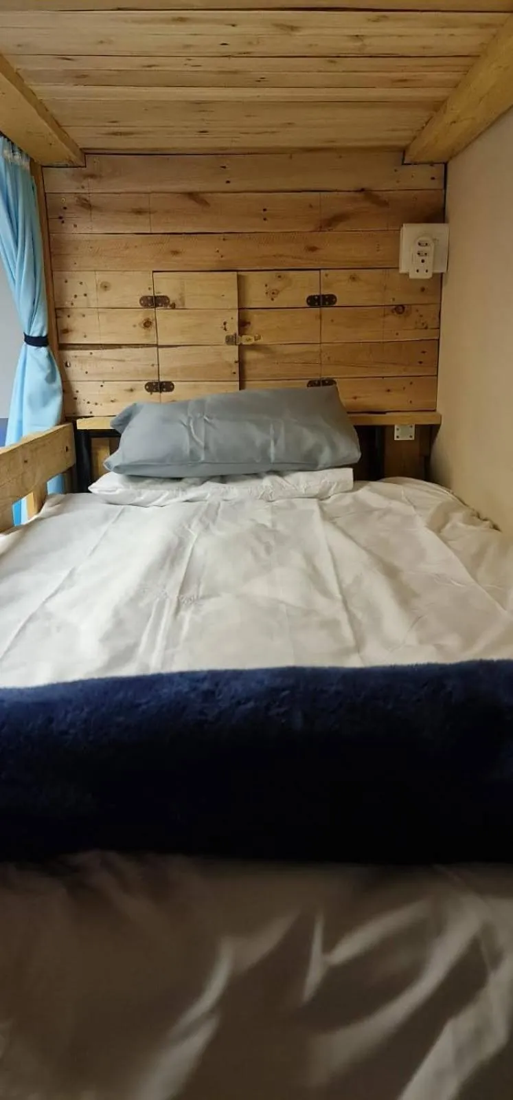 bunk bed, Bed in Sunset beach backpackers