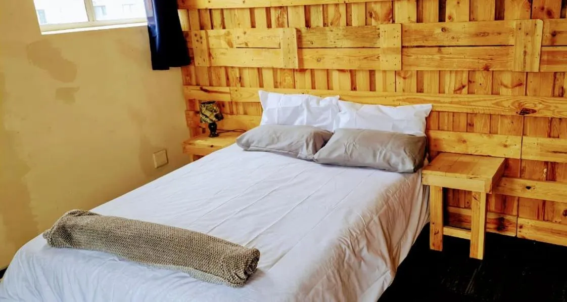 Bedroom, Bed in Sunset beach backpackers