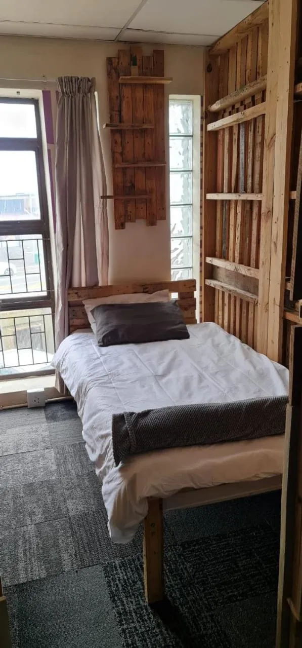 Bedroom, Bed in Sunset beach backpackers