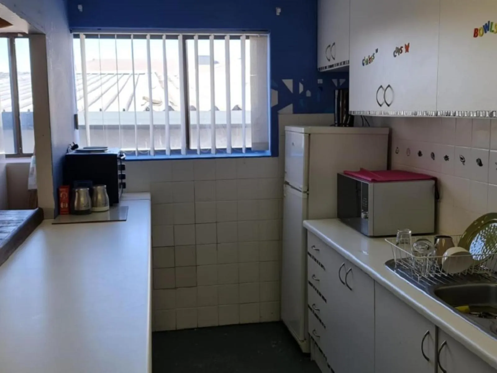 Property building in Sunset beach backpackers