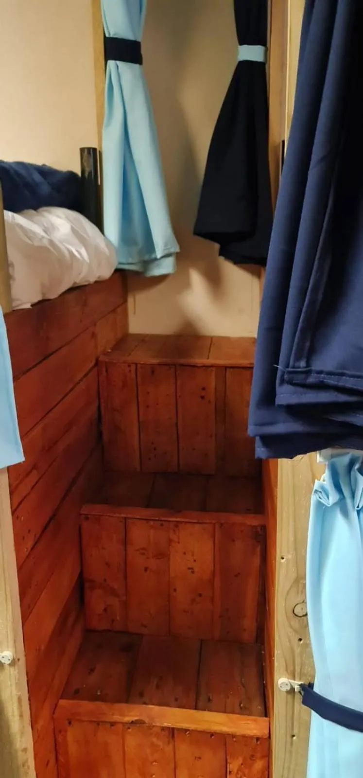 Decorative detail, Bed in Sunset beach backpackers