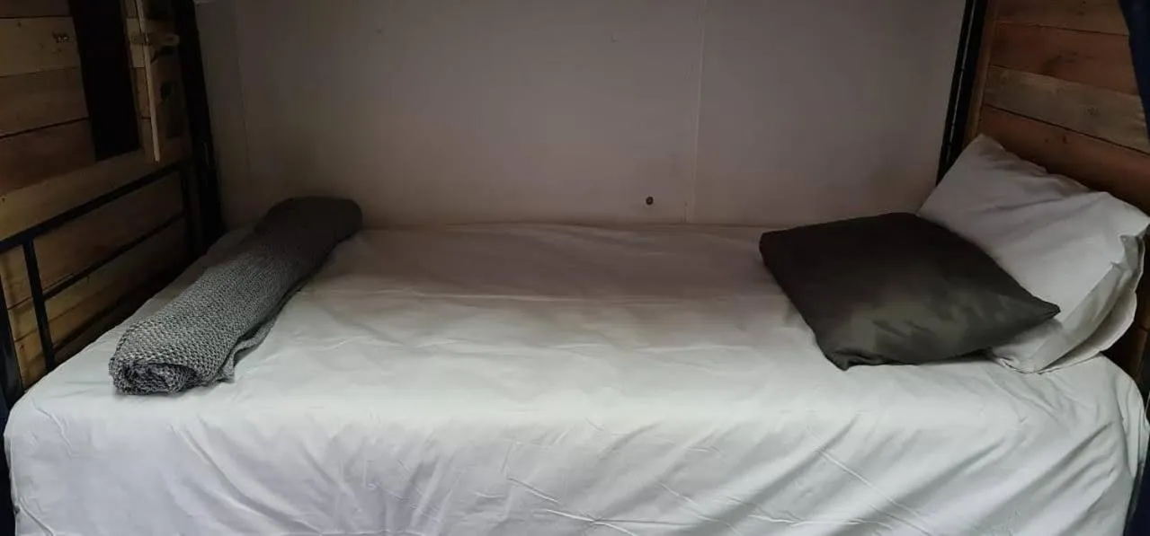 Bed in Sunset beach backpackers