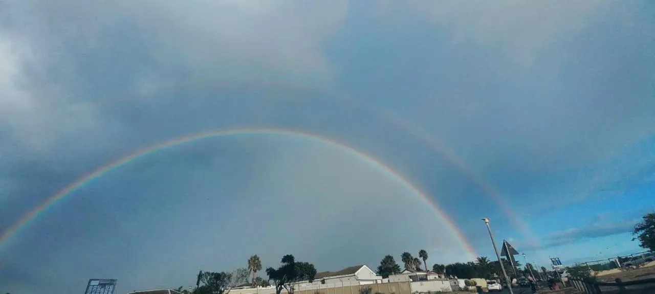 Quiet street view in Sunset beach backpackers