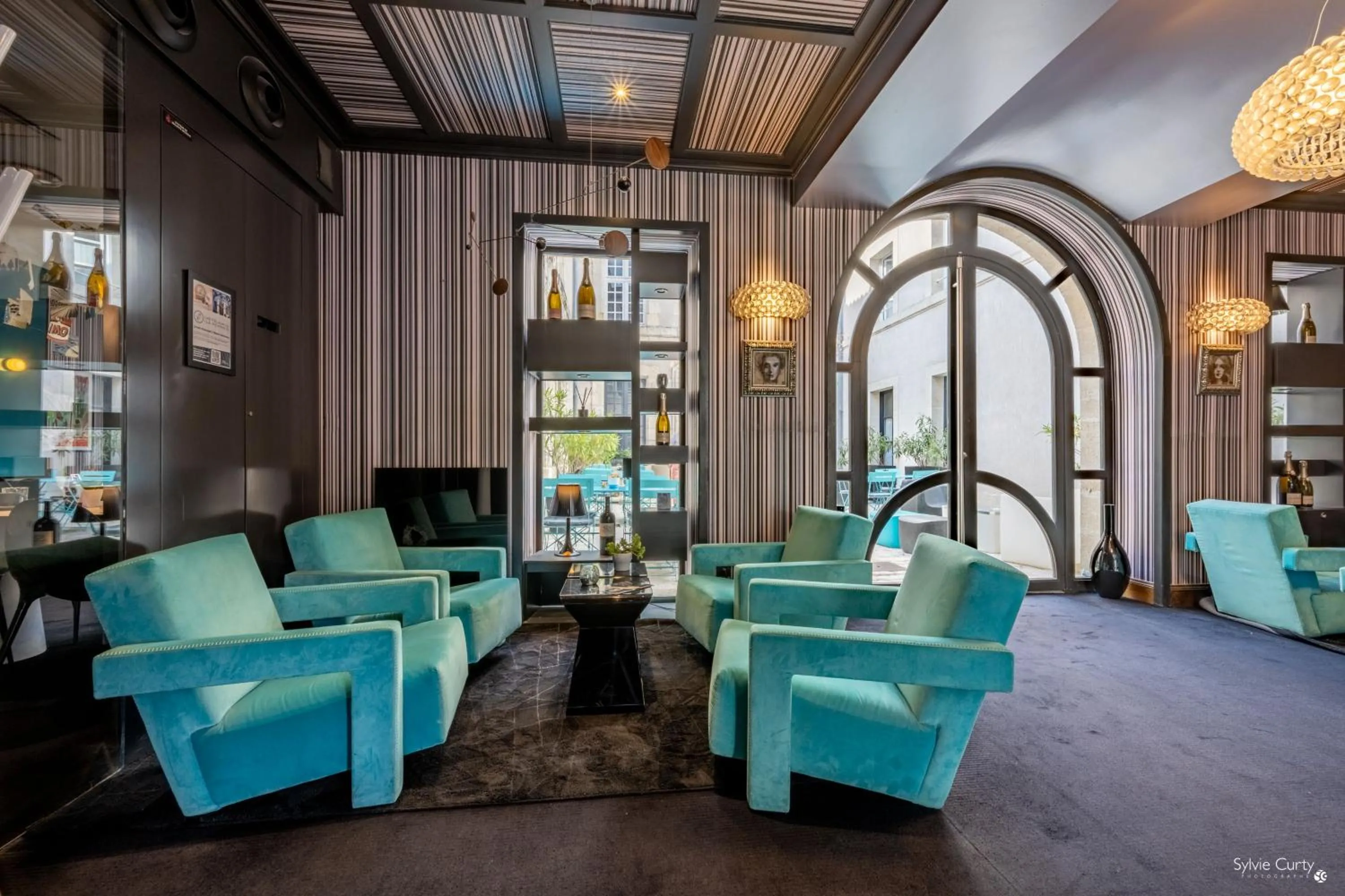 Living room in Hôtel La Monnaie Arty & Spa