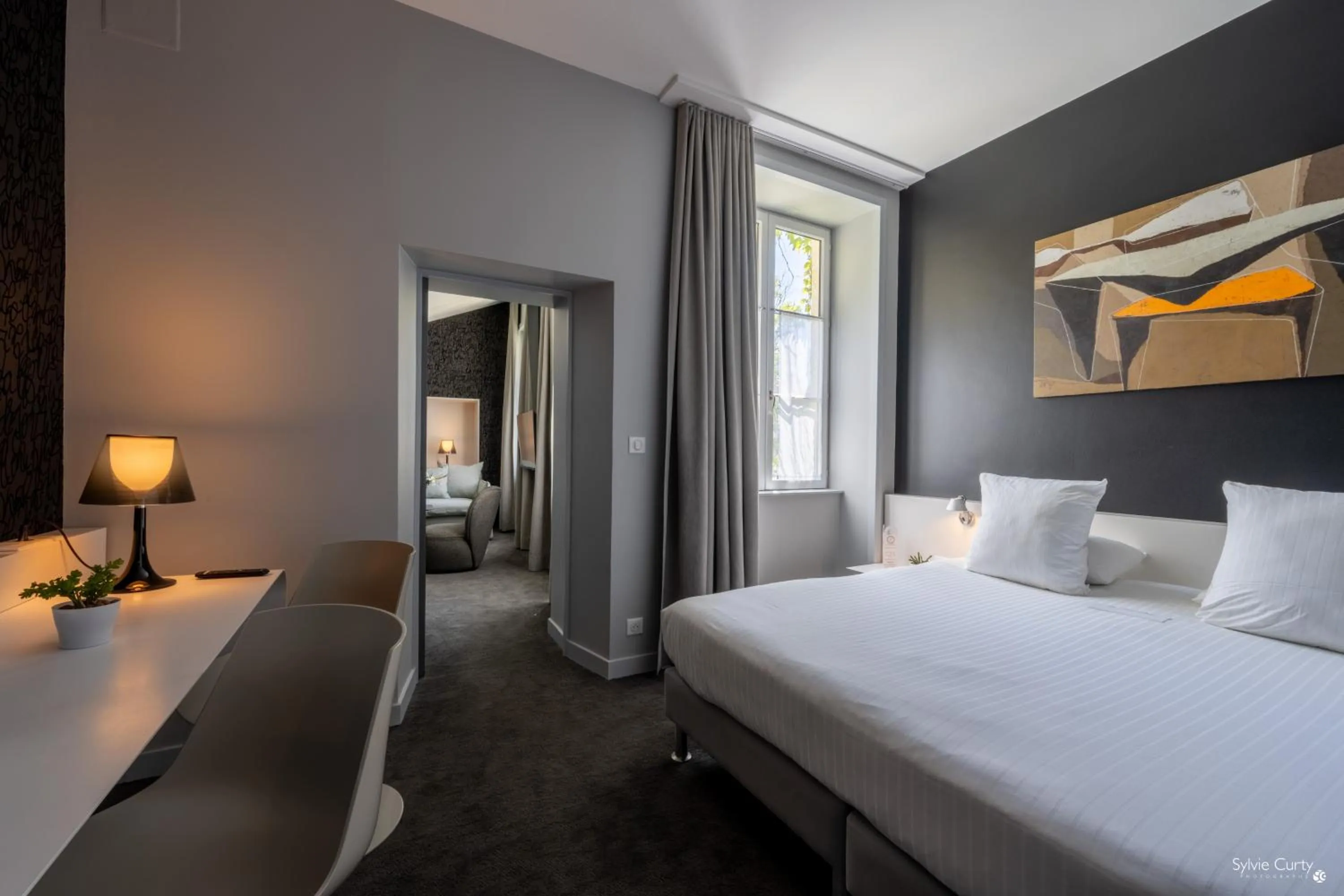 Photo of the whole room, Bed in Hôtel La Monnaie Arty & Spa