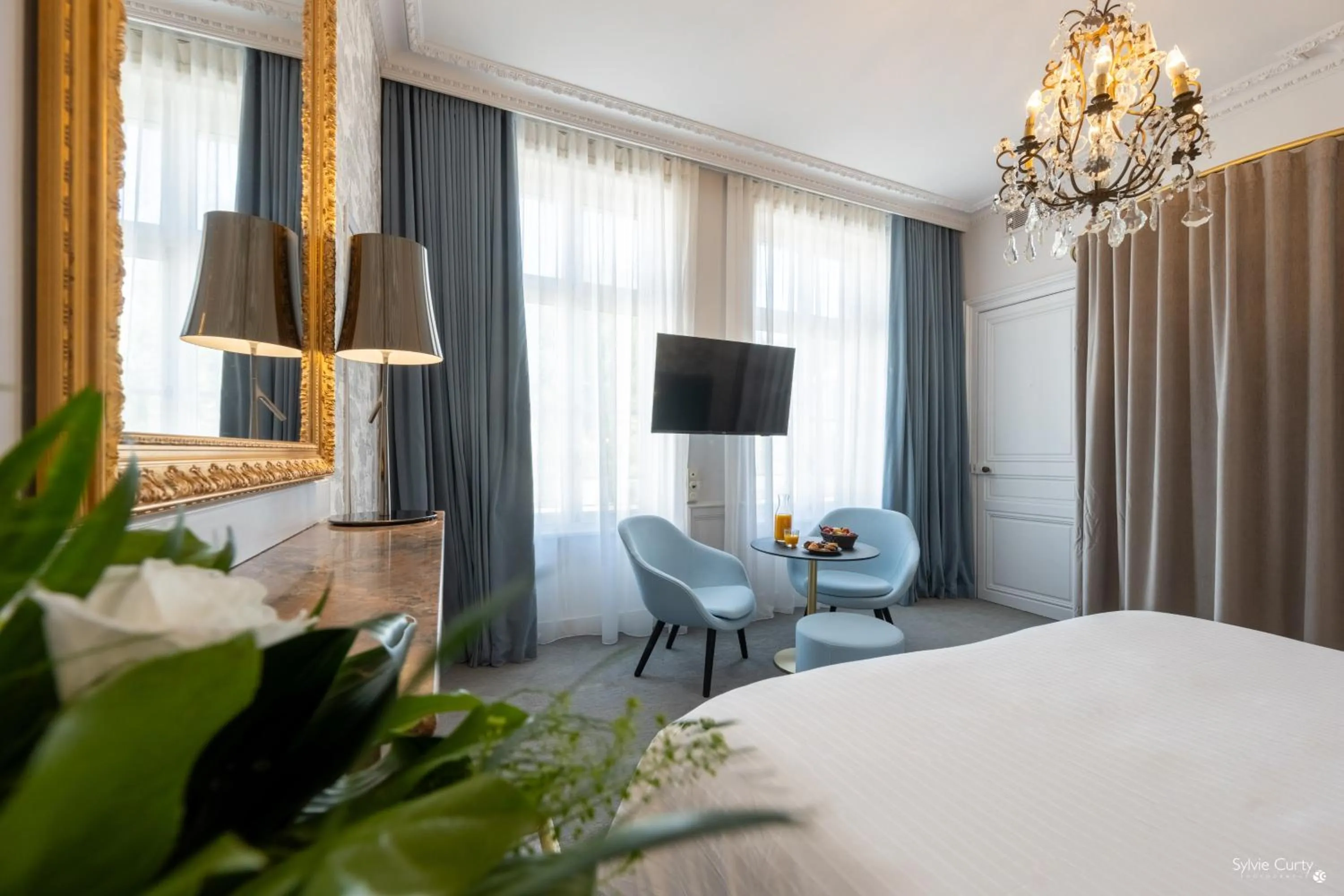 Photo of the whole room, Bed in Hôtel La Monnaie Arty & Spa