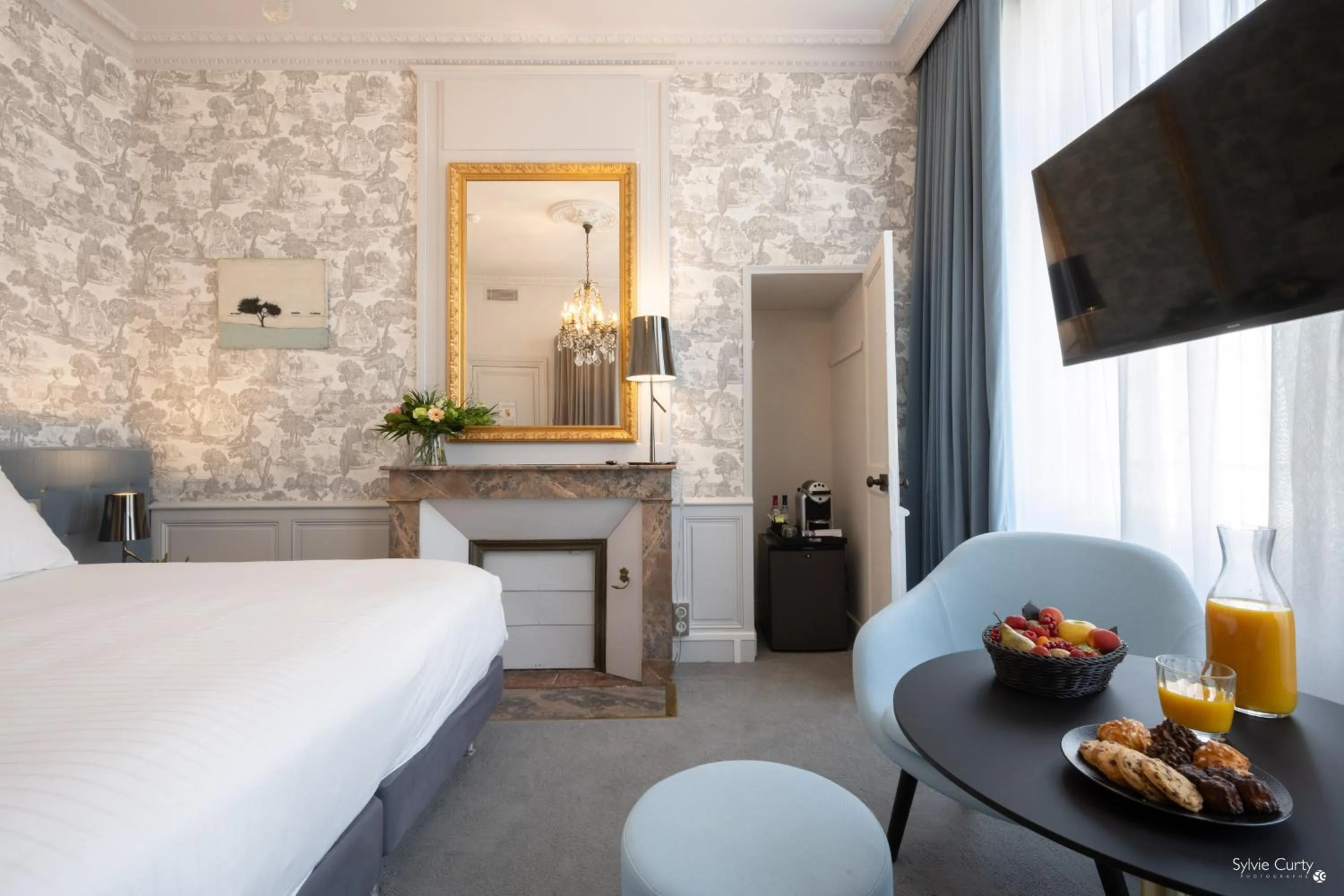 Bedroom, Bed in Hôtel La Monnaie Arty & Spa