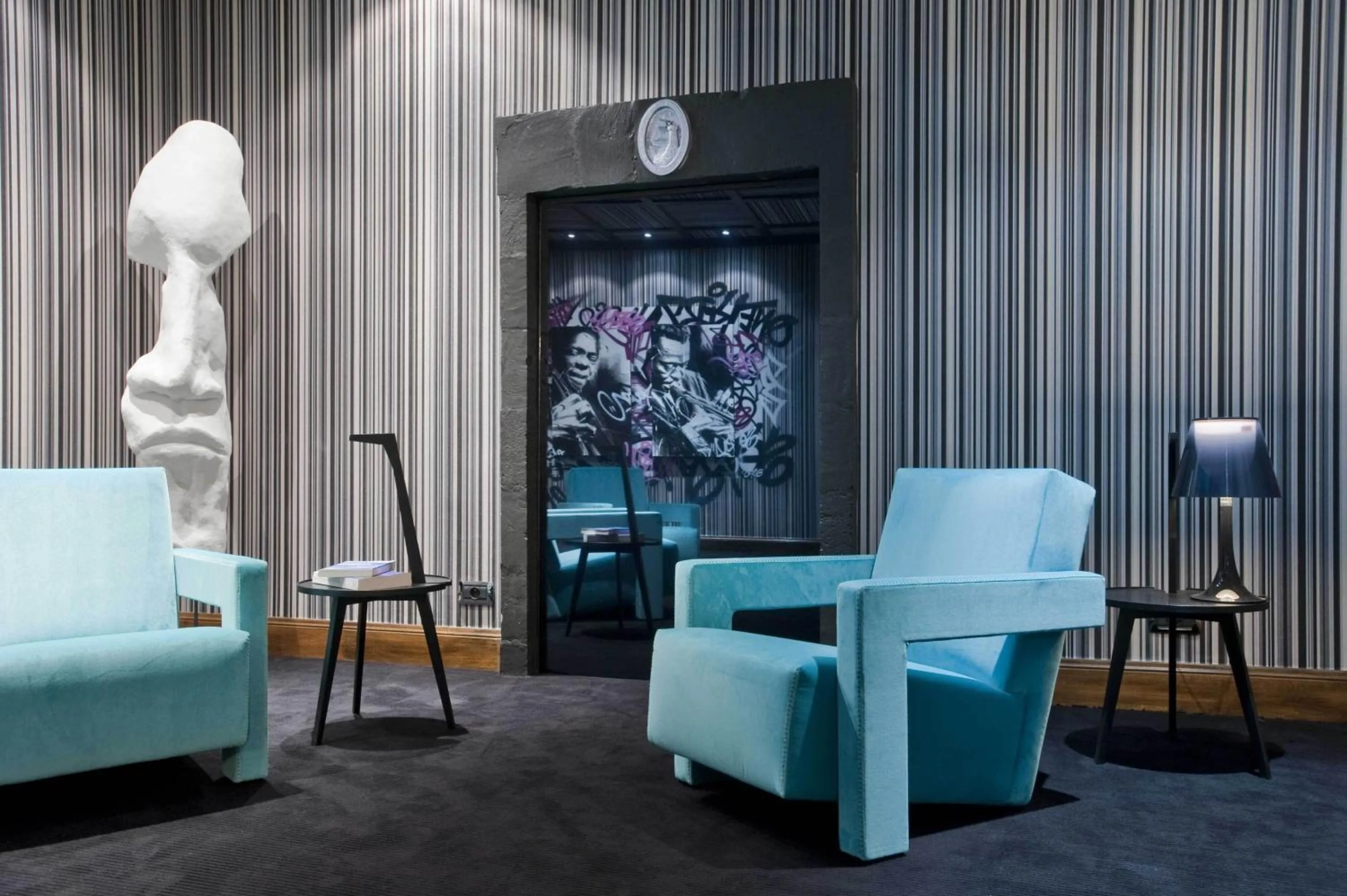 Lounge or bar in Hôtel La Monnaie Arty & Spa