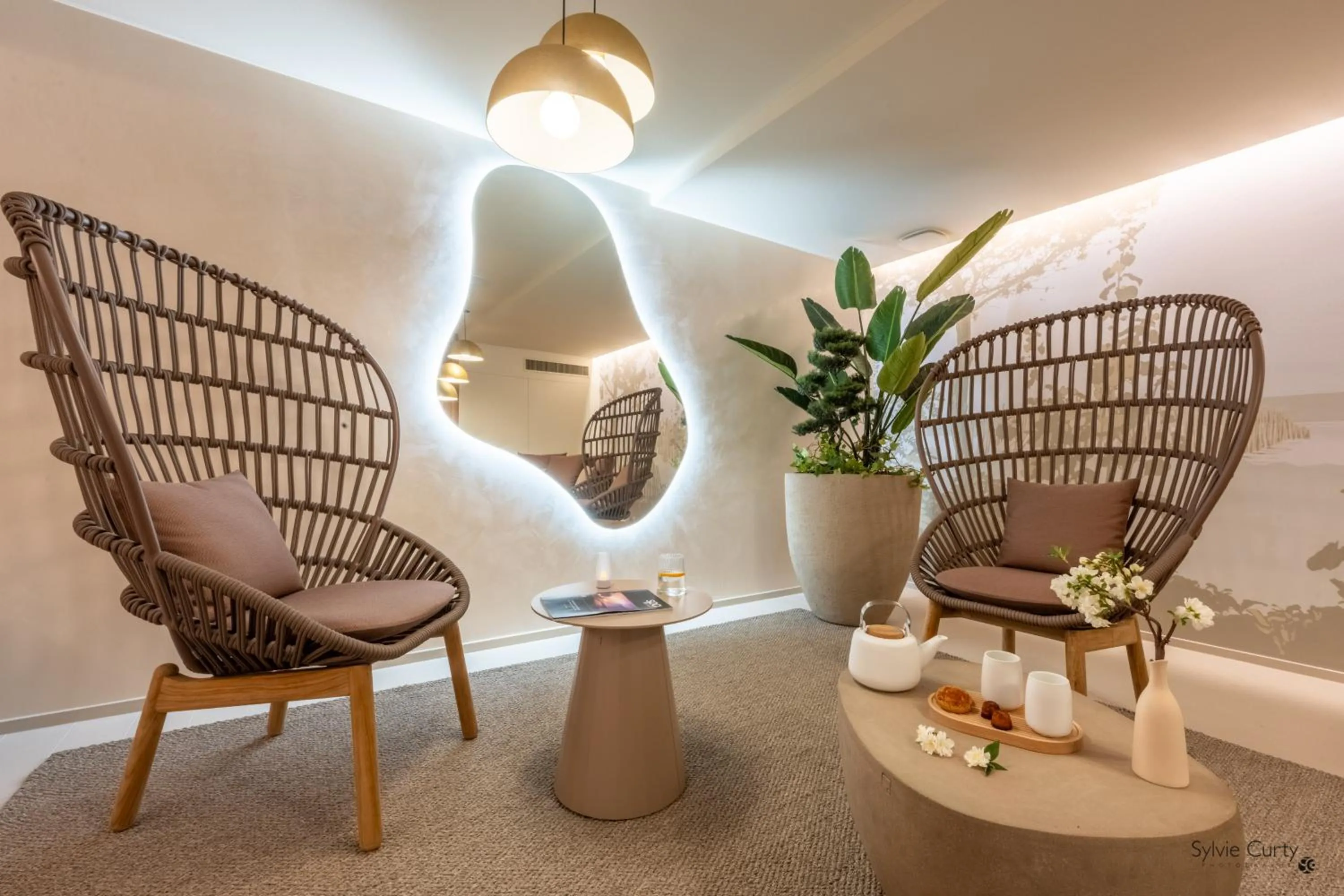 Living room in Hôtel La Monnaie Arty & Spa