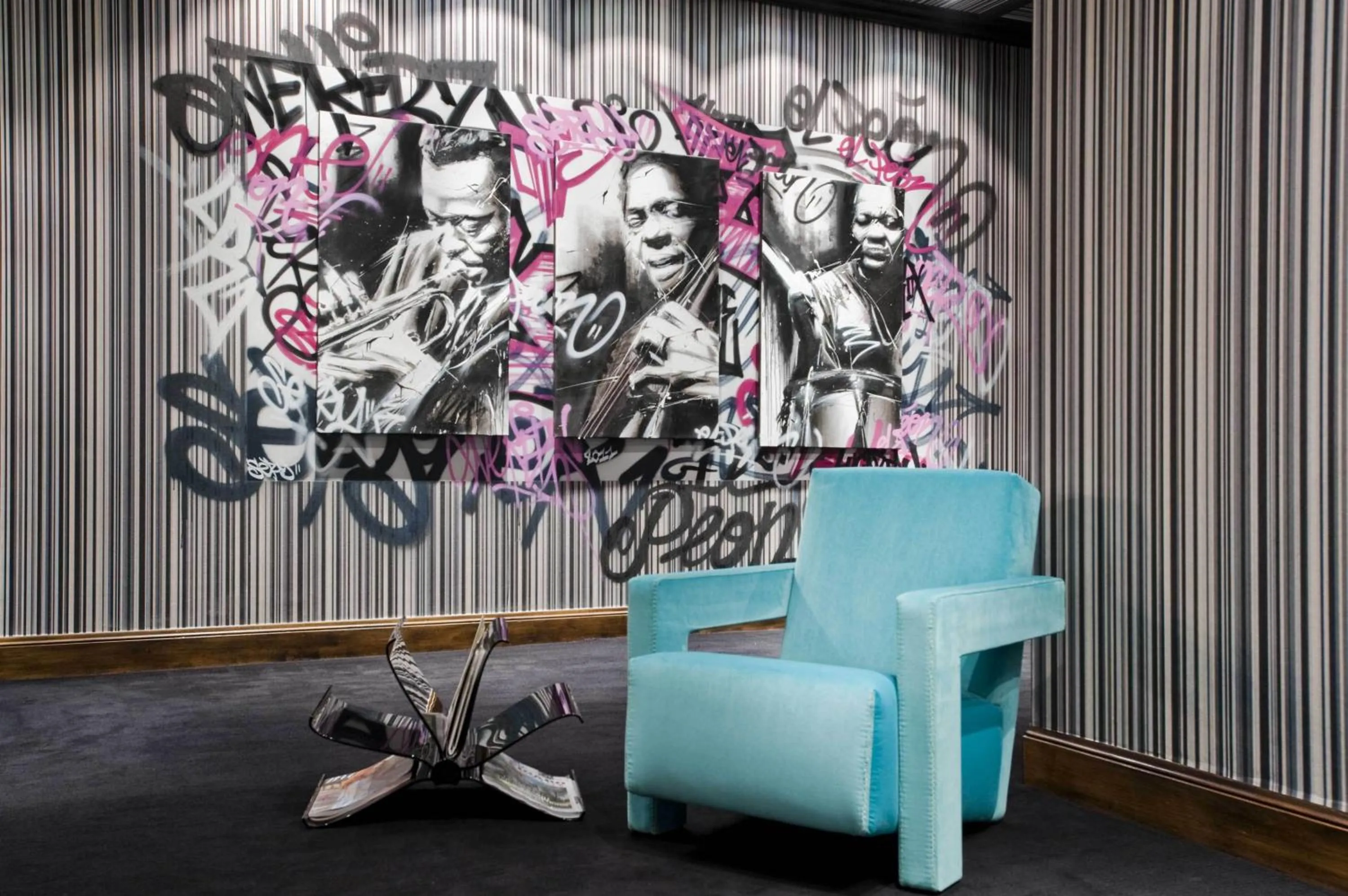 Lobby or reception in Hôtel La Monnaie Arty & Spa