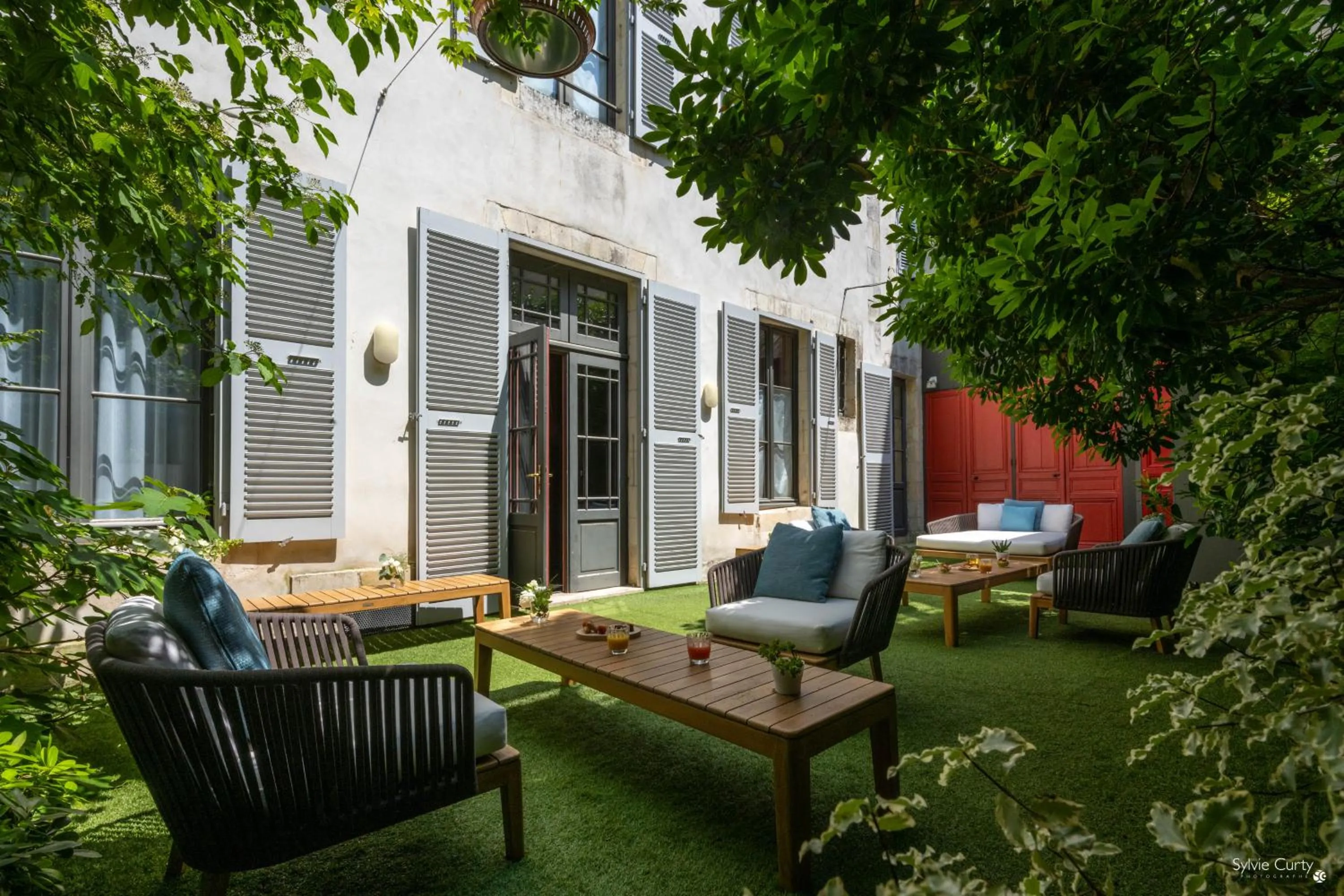 Garden in Hôtel La Monnaie Arty & Spa