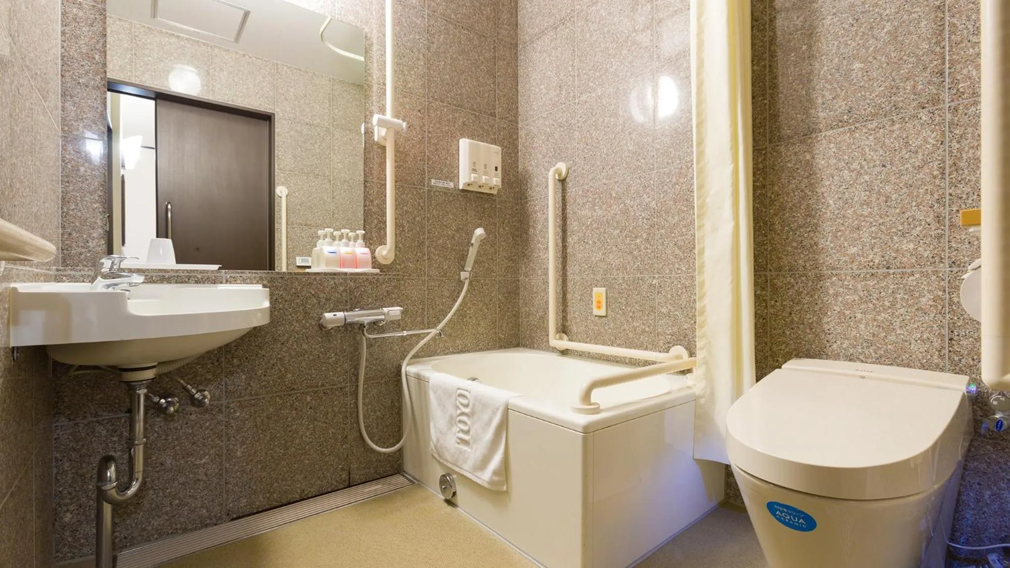 Bathroom in Toyoko Inn Kintetsu Yokkaichi eki Kita guchi