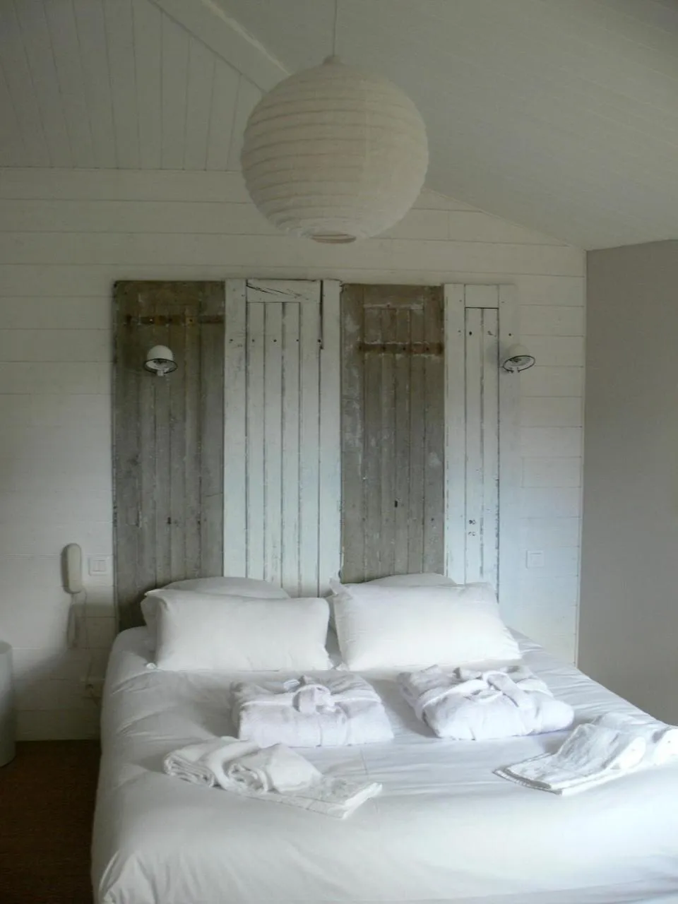 Photo of the whole room, Bed in L'Île Ô Château