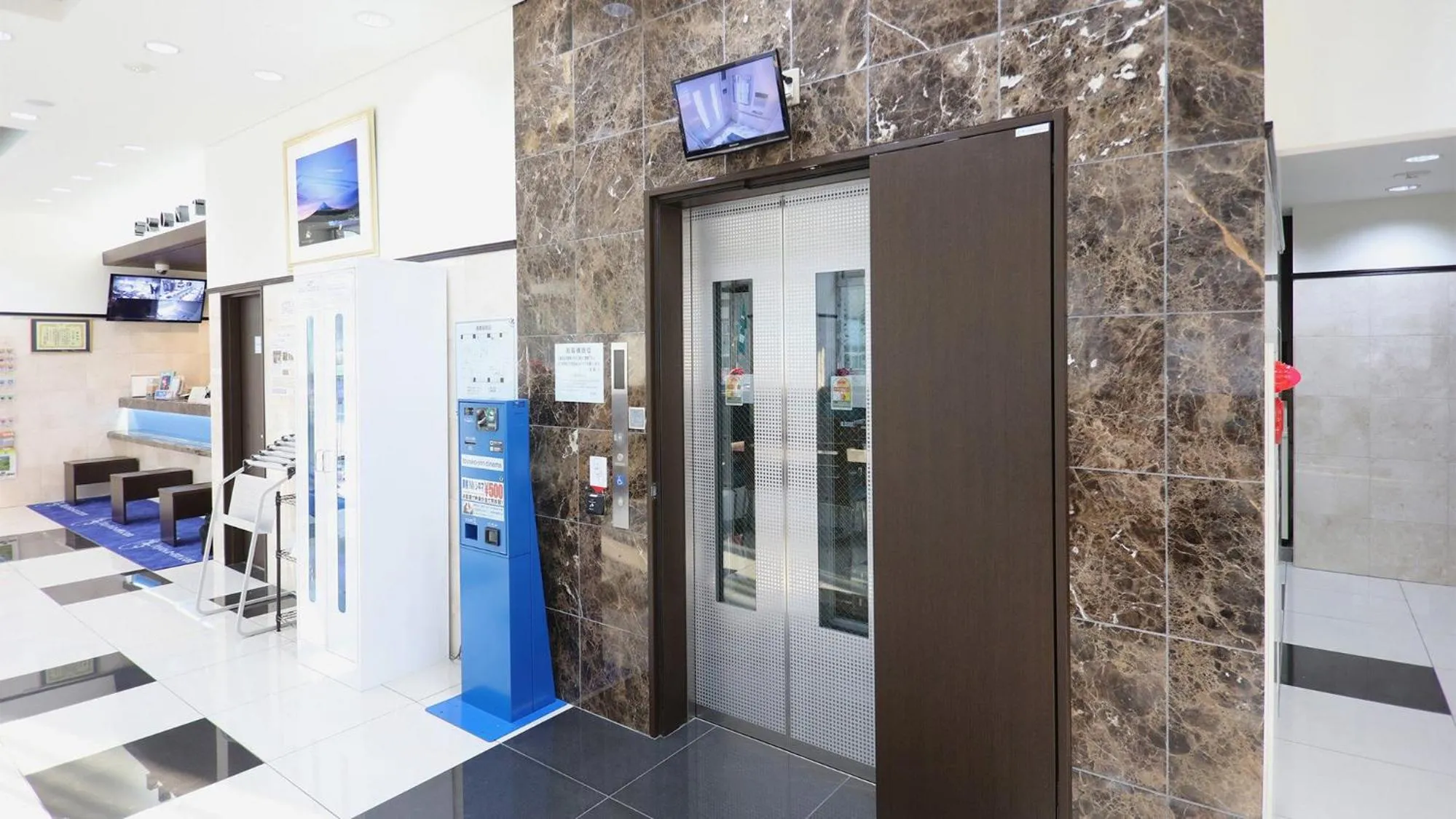 elevator in Toyoko Inn Fukuyama-eki Shinkansen Minami-guchi