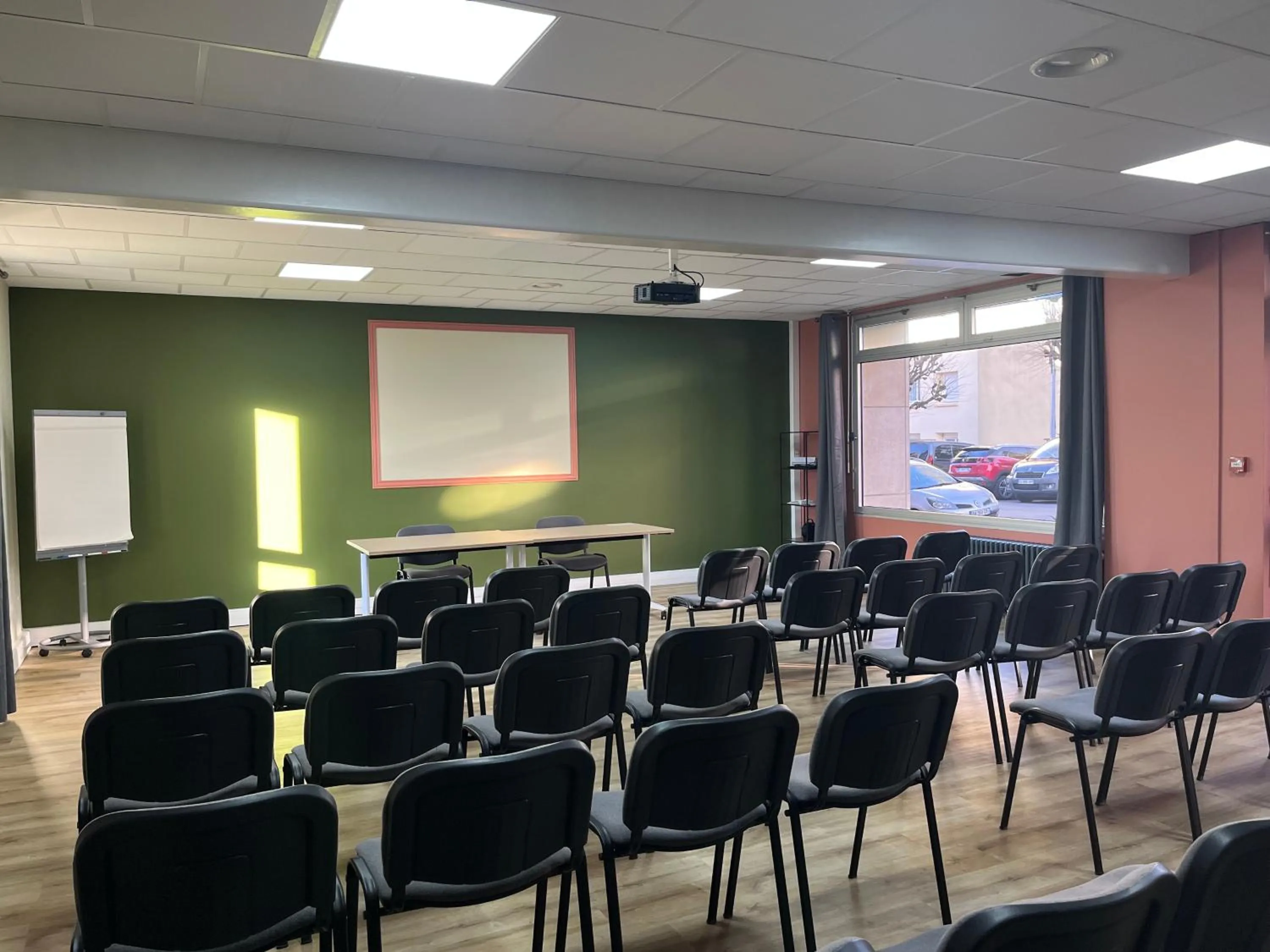 Meeting/conference room in Brit Hotel L'Arrivée Guingamp