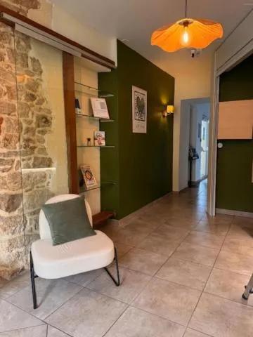 Lobby or reception in Brit Hotel L'Arrivée Guingamp