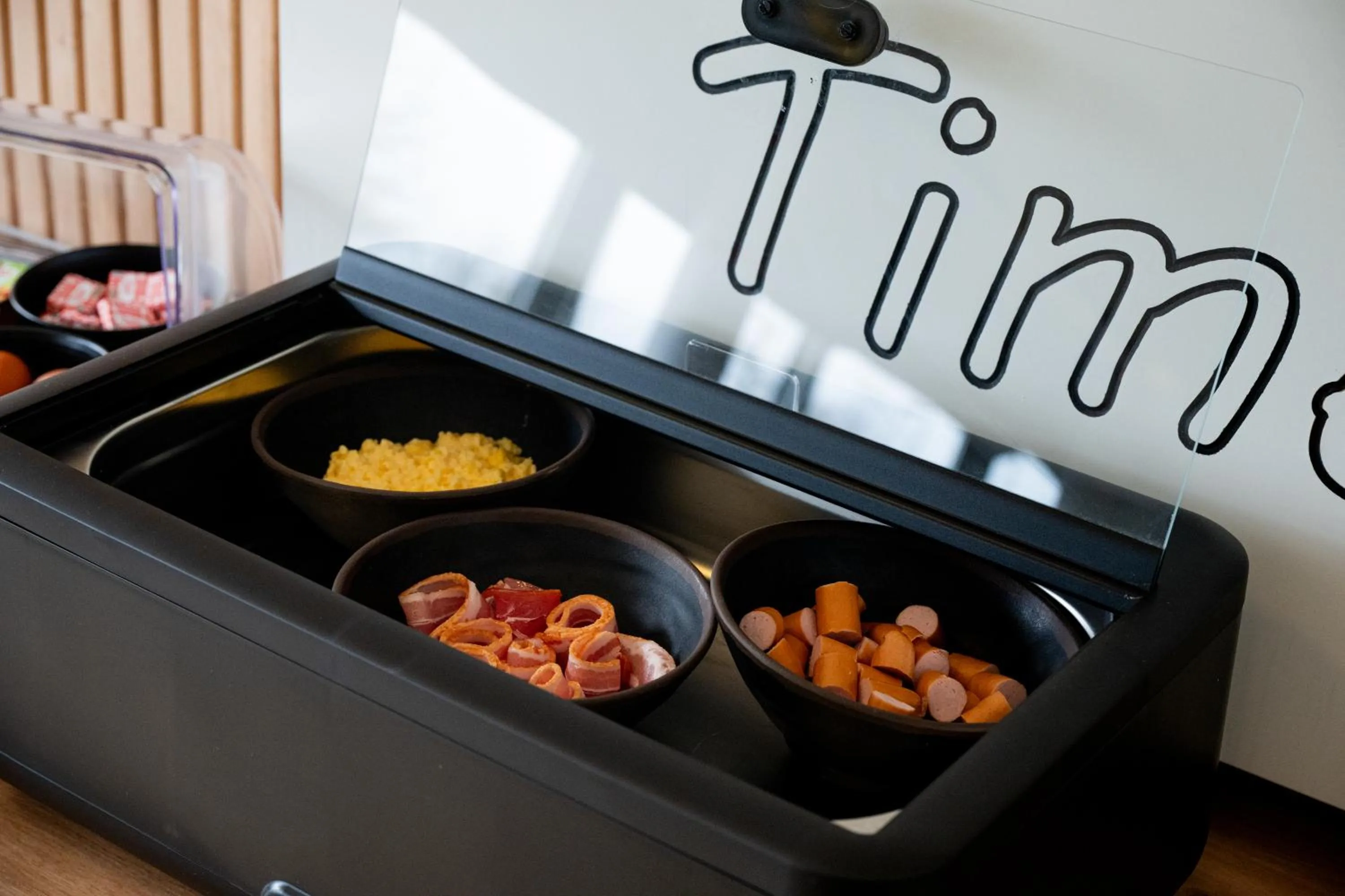 Buffet breakfast in Brit Hotel L'Arrivée Guingamp