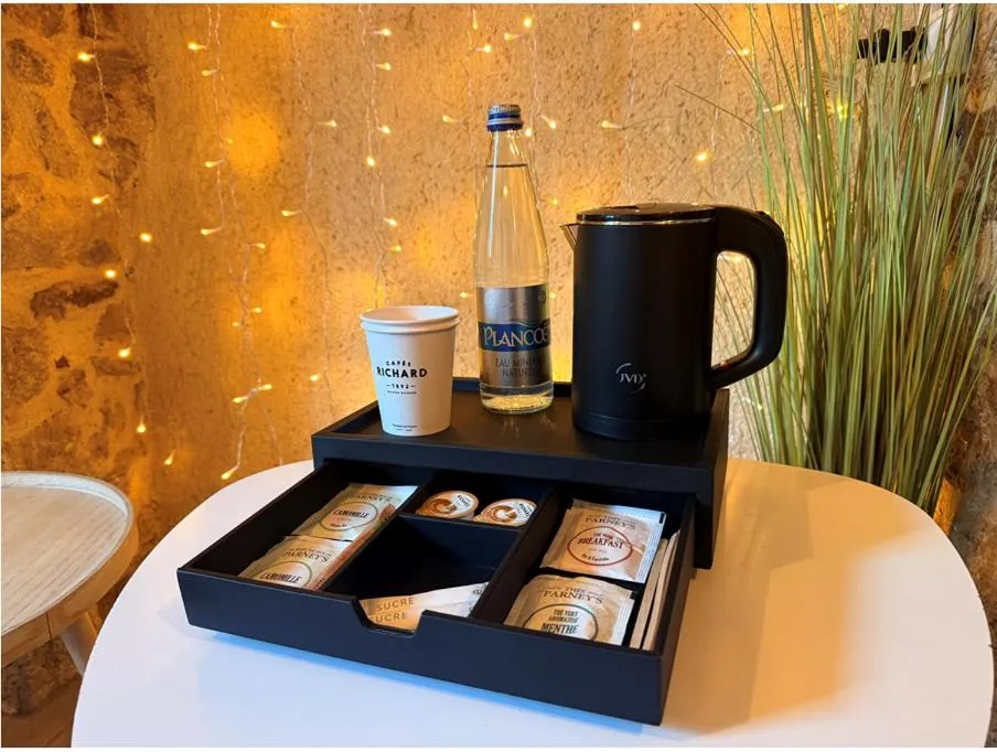 Coffee/tea facilities in Brit Hotel L'Arrivée Guingamp