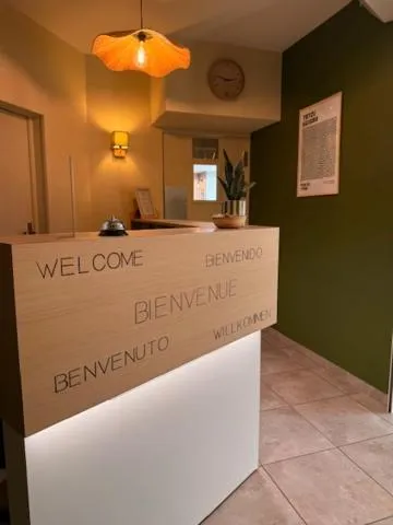 Lobby or reception in Brit Hotel L'Arrivée Guingamp