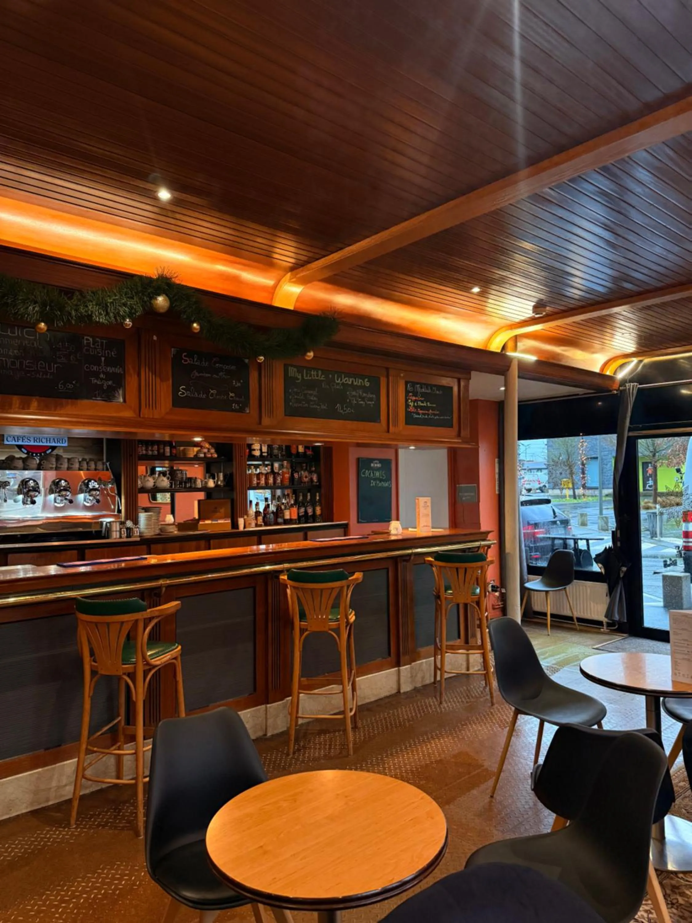 Restaurant/places to eat in Brit Hotel L'Arrivée Guingamp