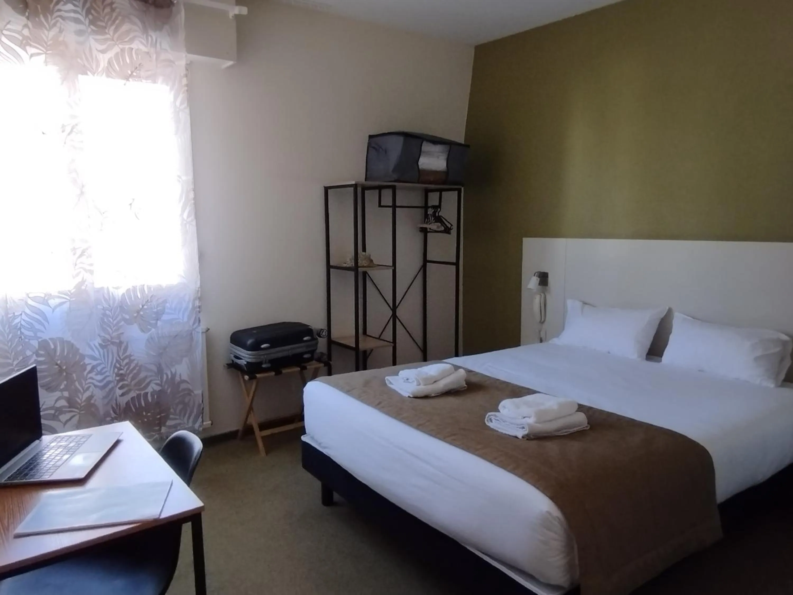 Bed in Brit Hotel L'Arrivée Guingamp