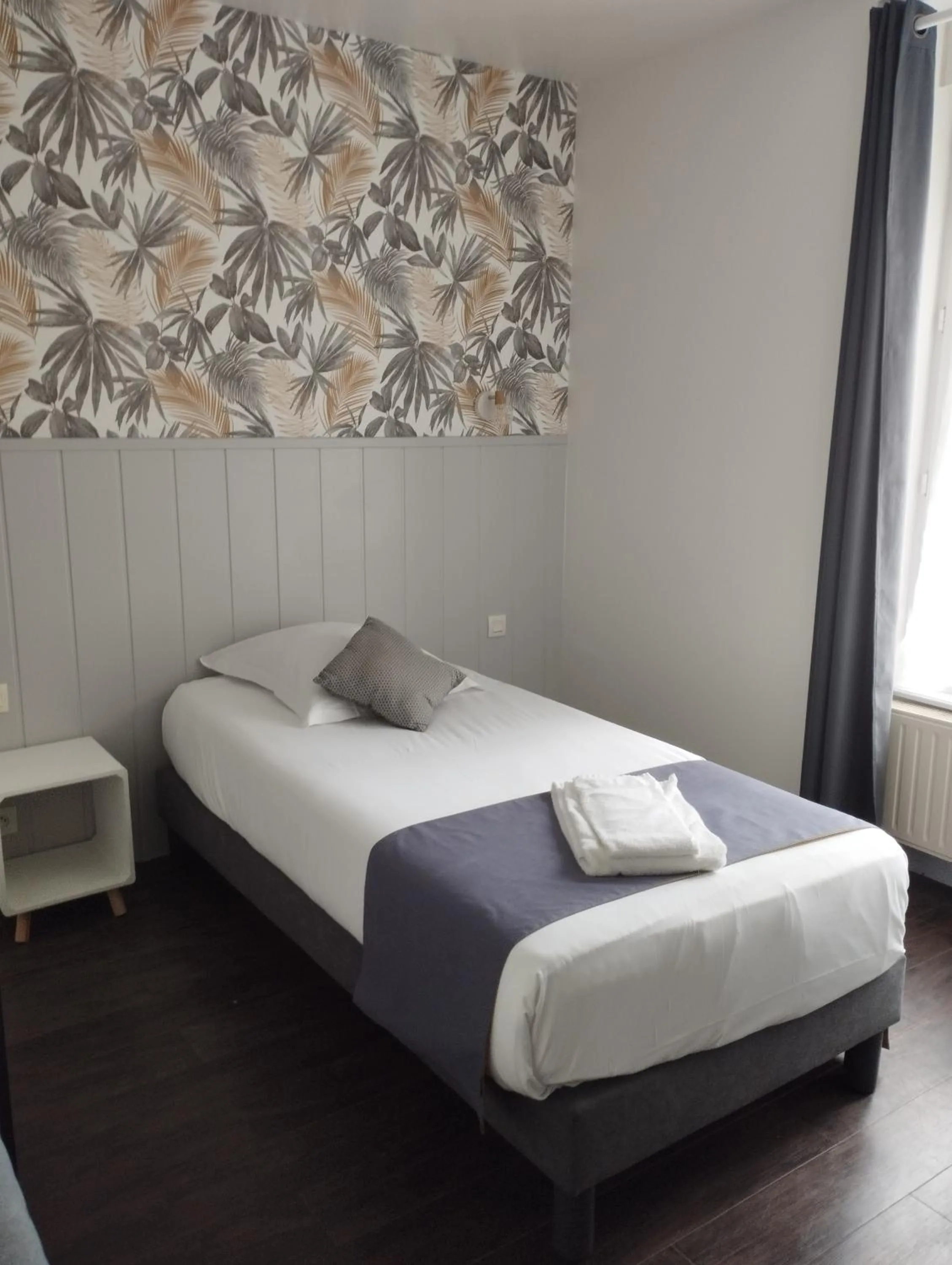 Bed in Brit Hotel L'Arrivée Guingamp