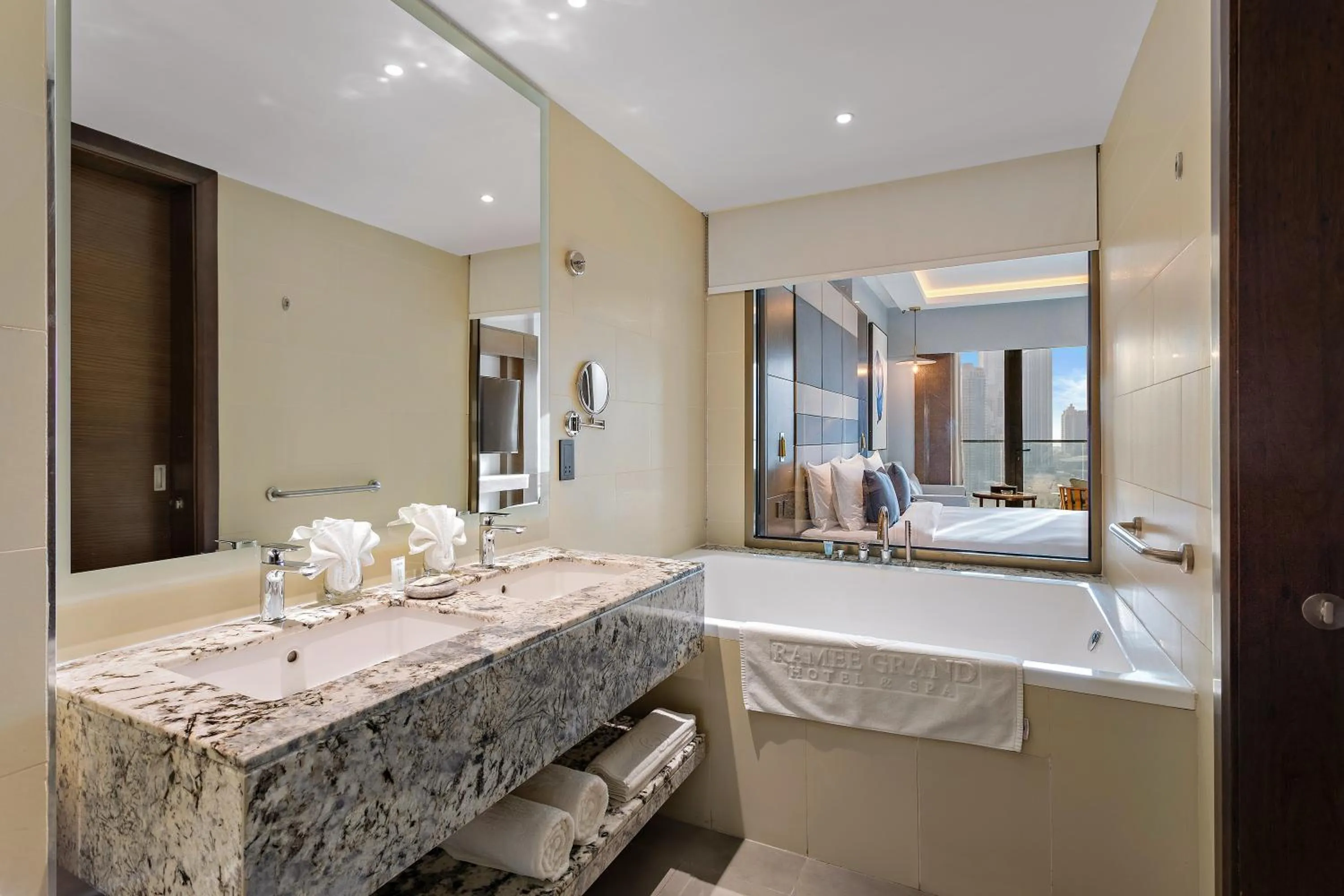 Bathroom, Bed in Ramee Dream Hotel Downtown