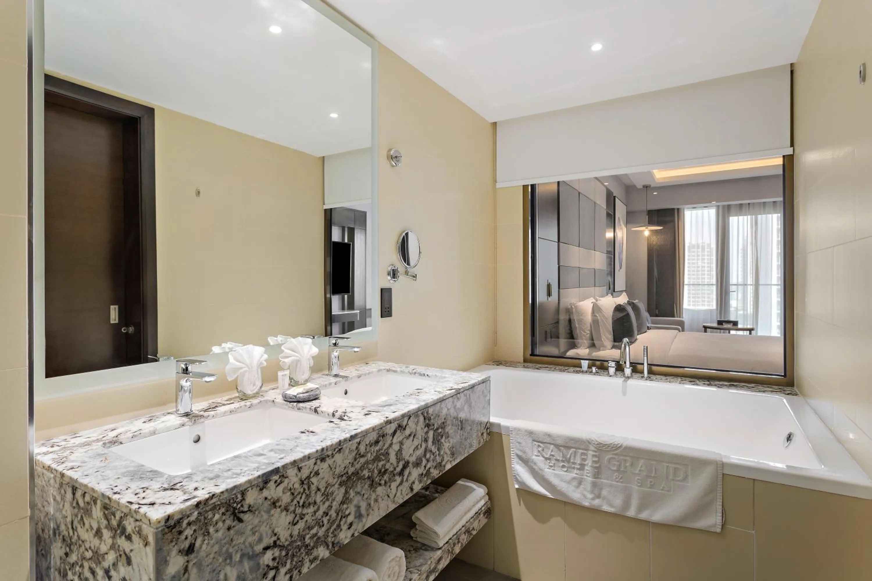 Bathroom in Ramee Dream Hotel Downtown