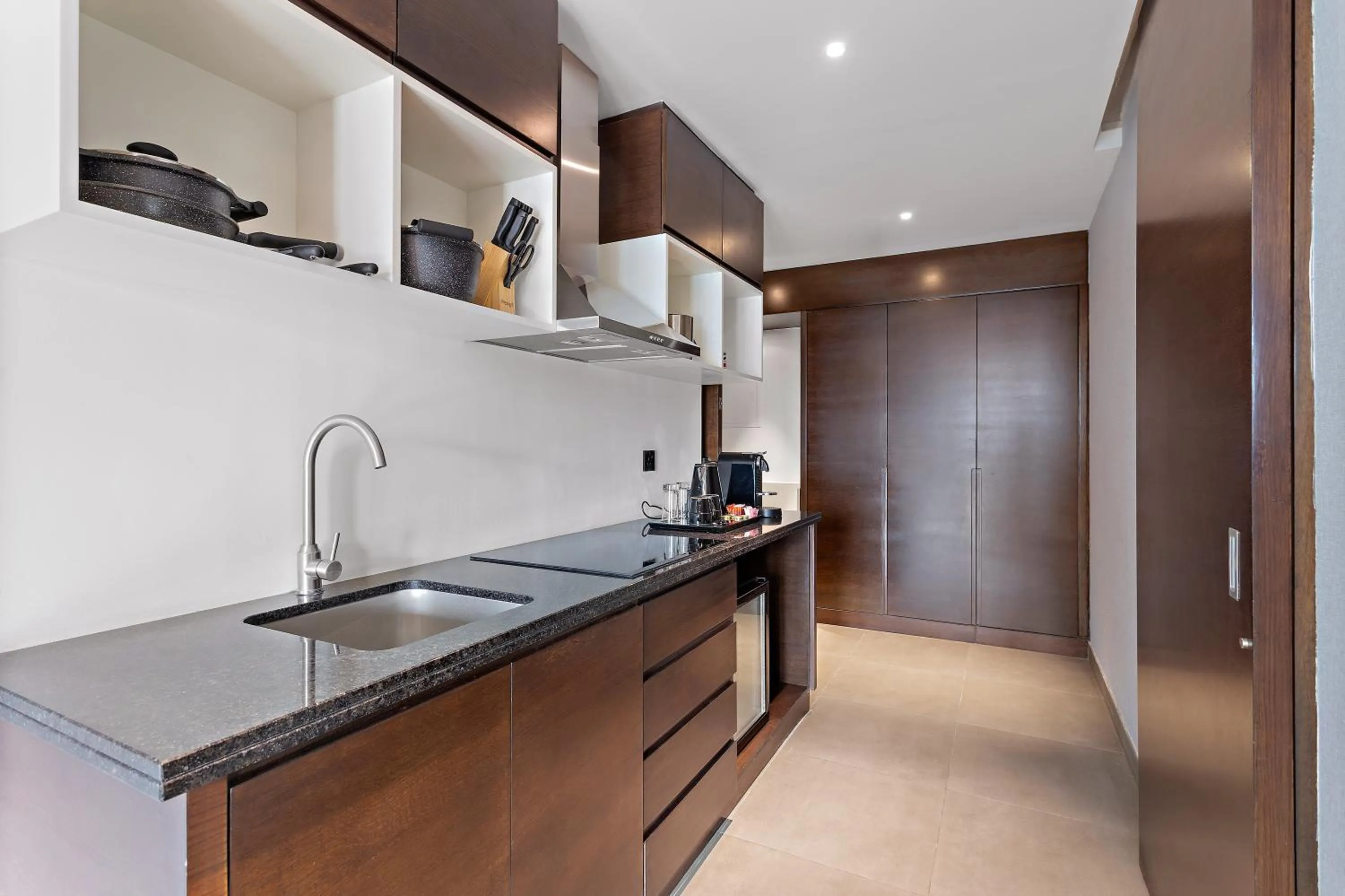 Kitchen or kitchenette in Ramee Dream Hotel Downtown