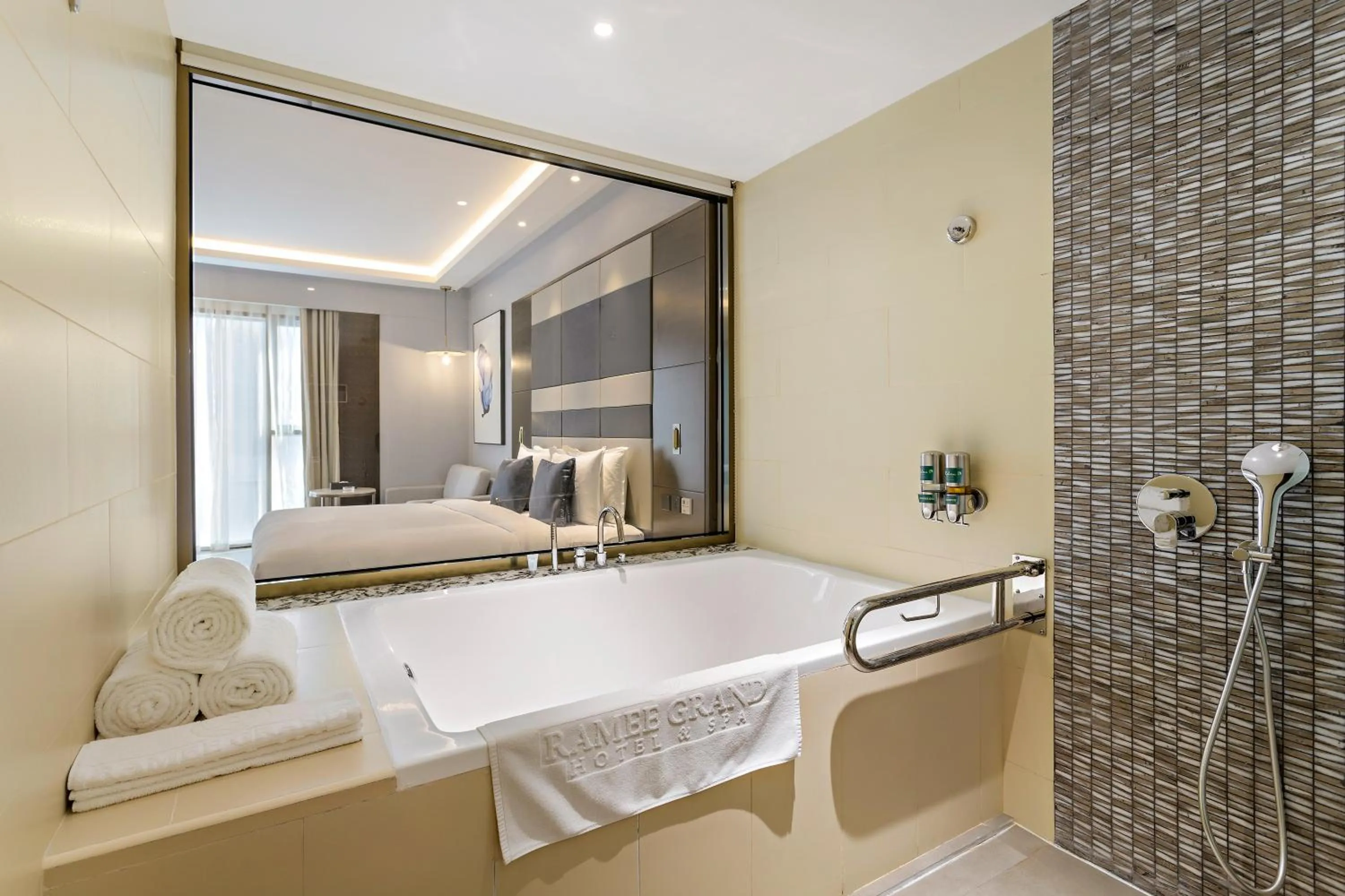 Shower, Bed in Ramee Dream Hotel Downtown