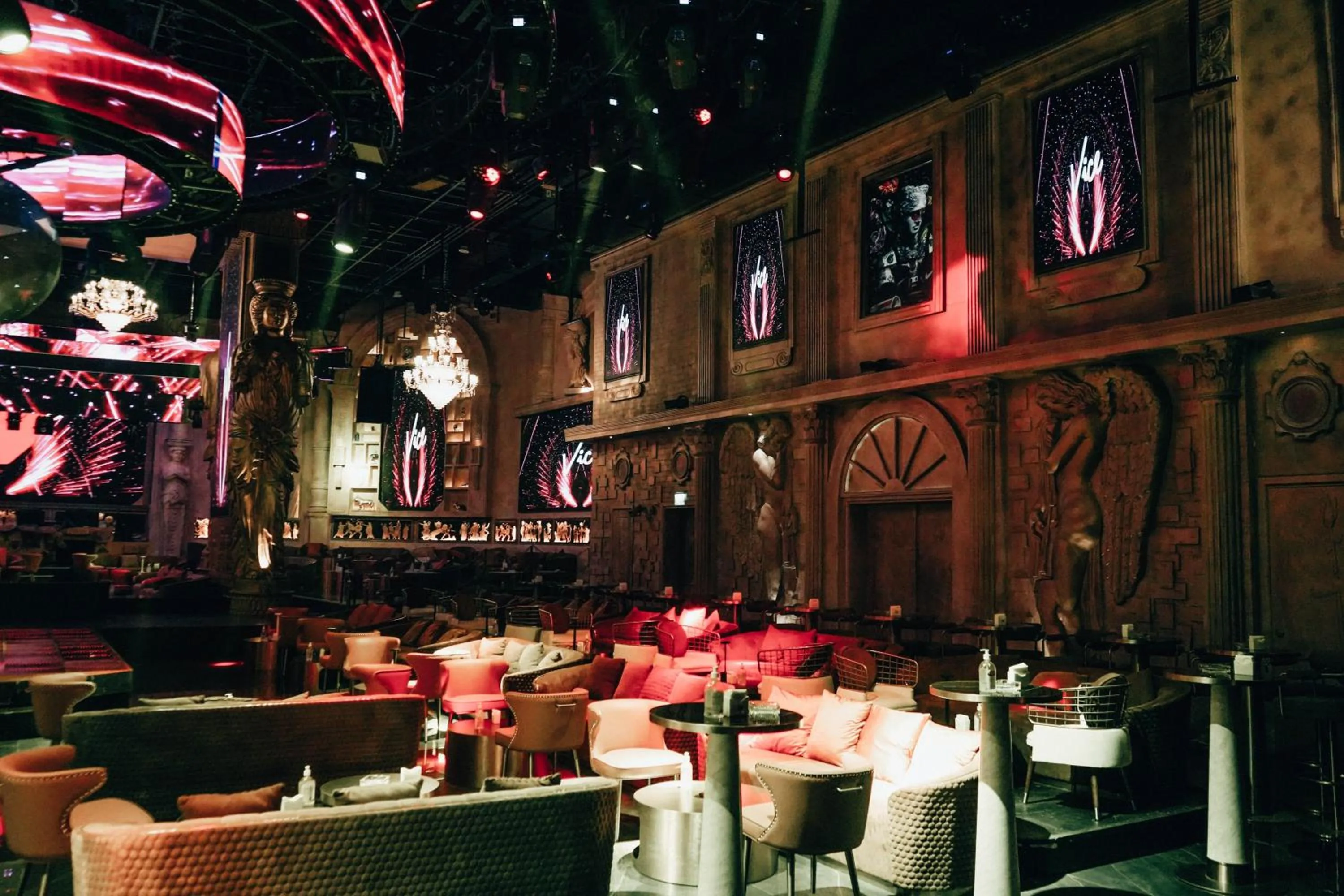 Nightclub / DJ in Ramee Dream Hotel Downtown