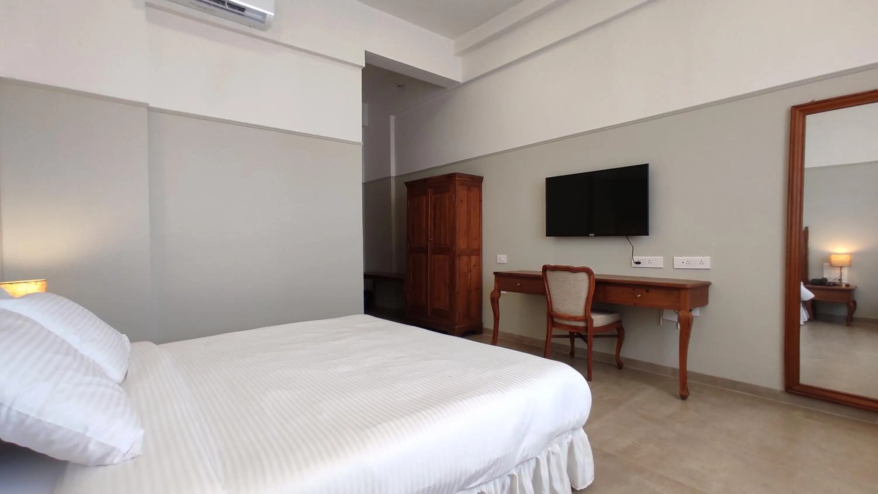 TV and multimedia, Bed in juSTa Rudra Resort & Spa