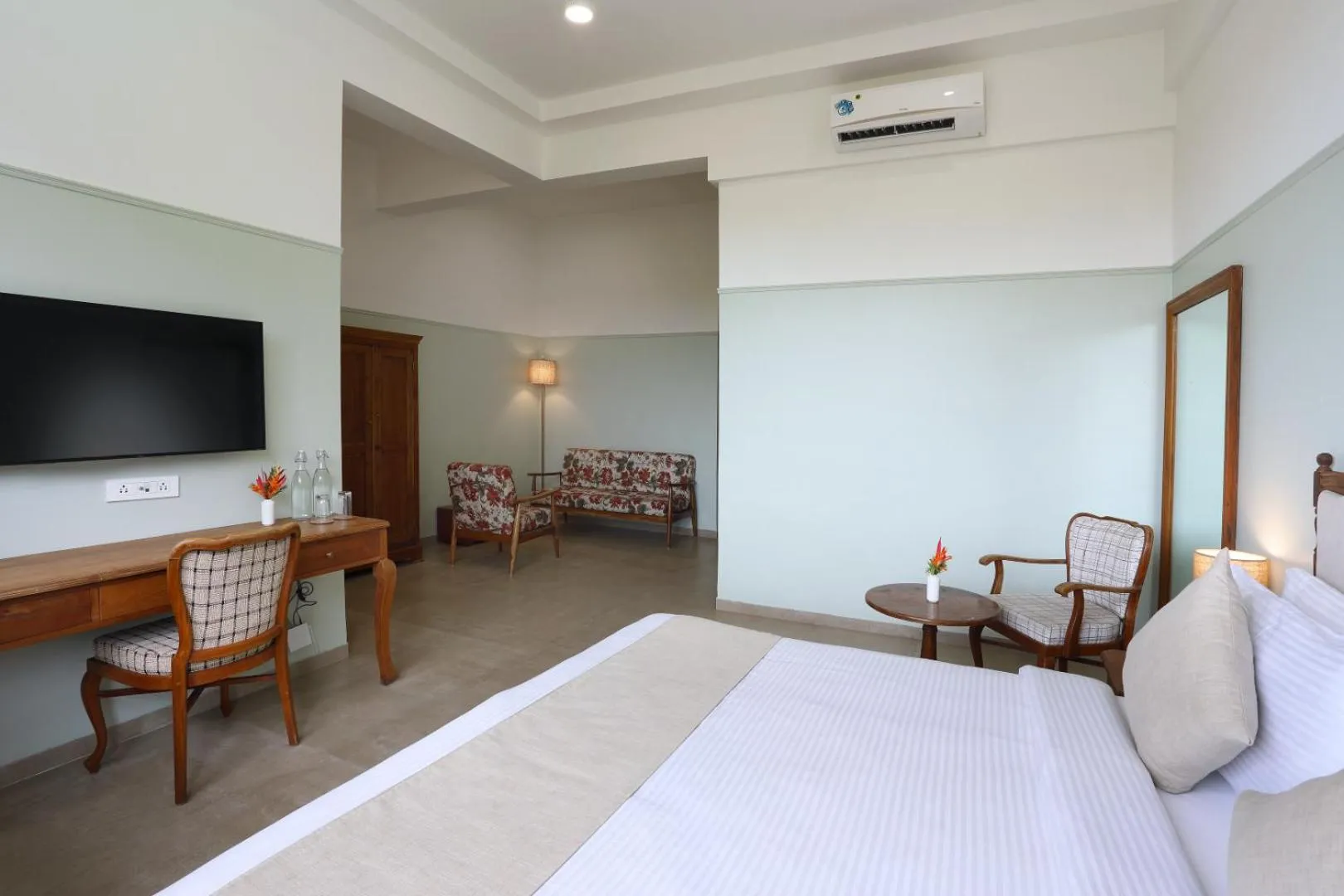 Bed in juSTa Rudra Resort & Spa