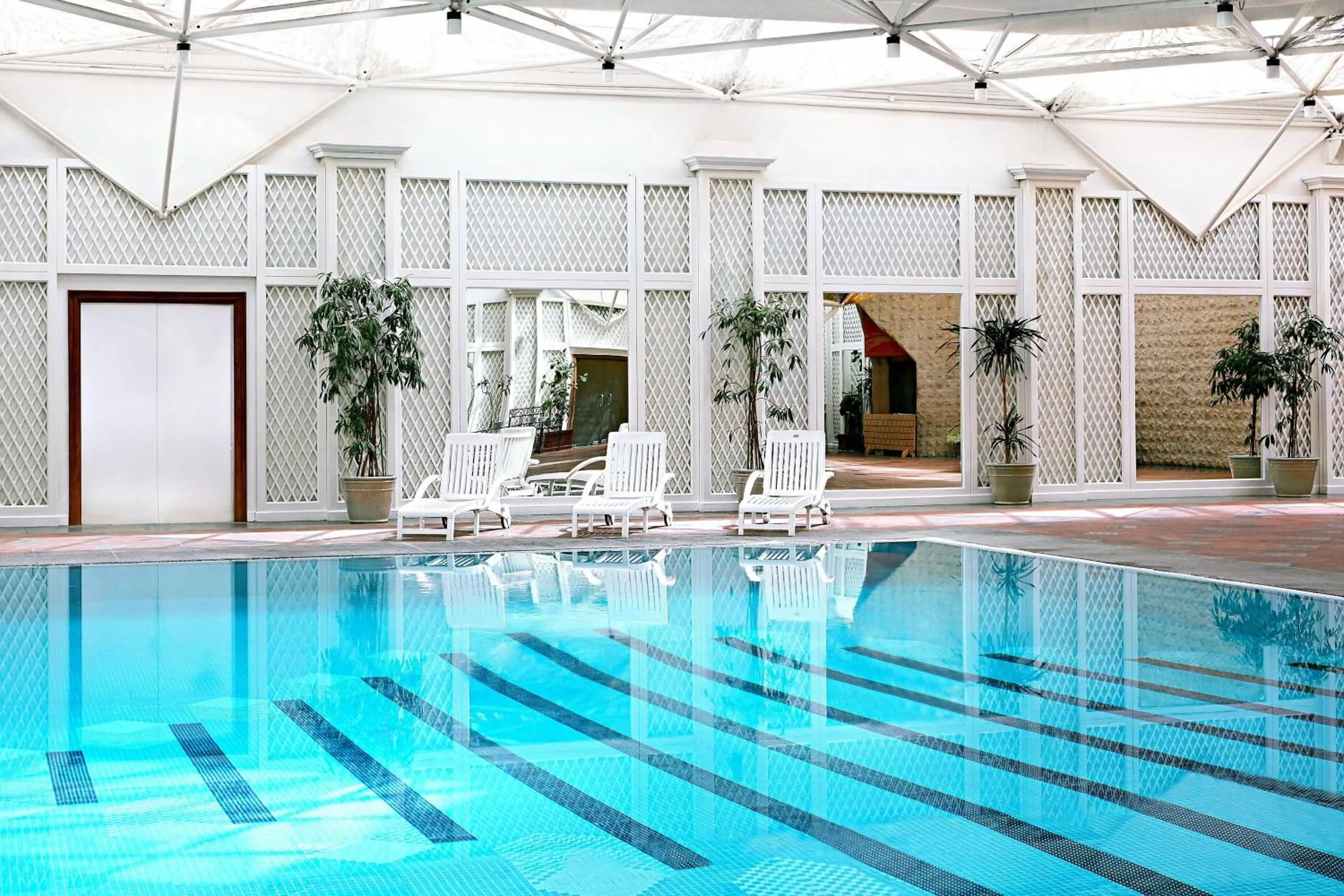 Swimming pool in Sheraton Riyadh Hotel & Towers