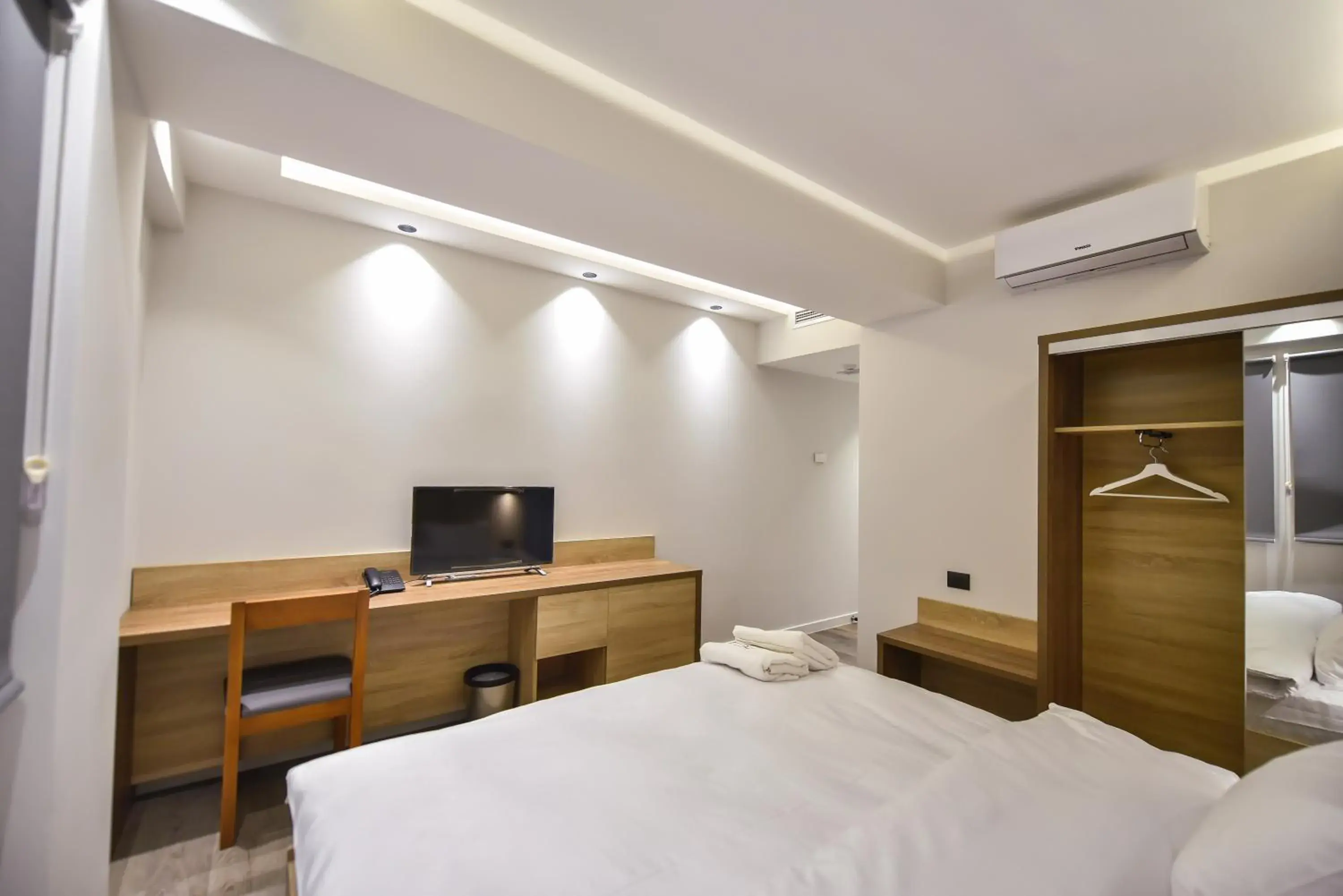 Deluxe Double or Twin Room - single occupancy in Baron Boutique Hotel Yerevan Deluxe Double or Twin Room - single occupancy in Baron Boutique Hotel Yerevan
