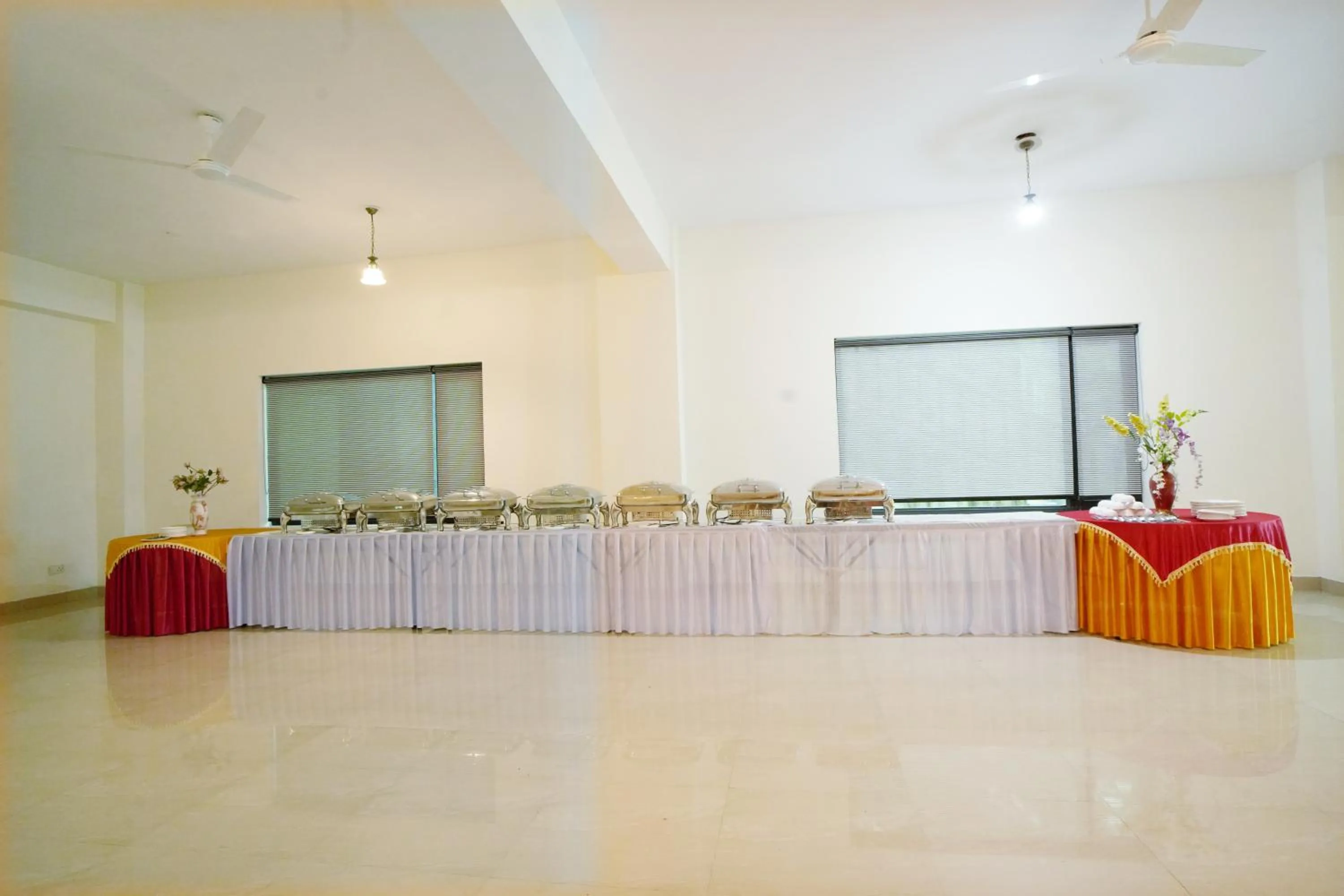 Buffet breakfast in Pineland Resorts & Chalets Kasauli