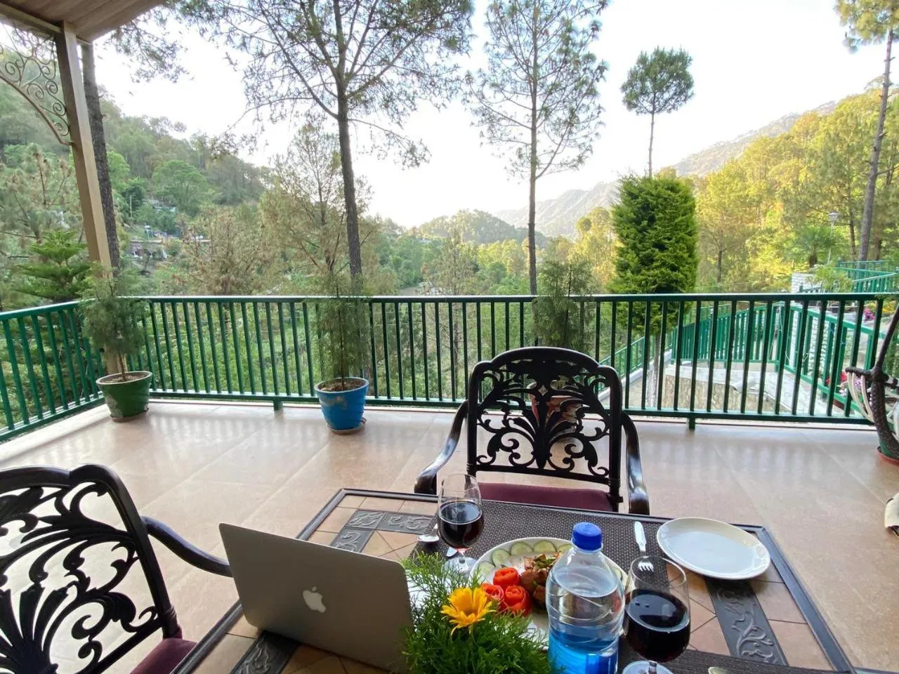 Dining area in Pineland Resorts & Chalets Kasauli