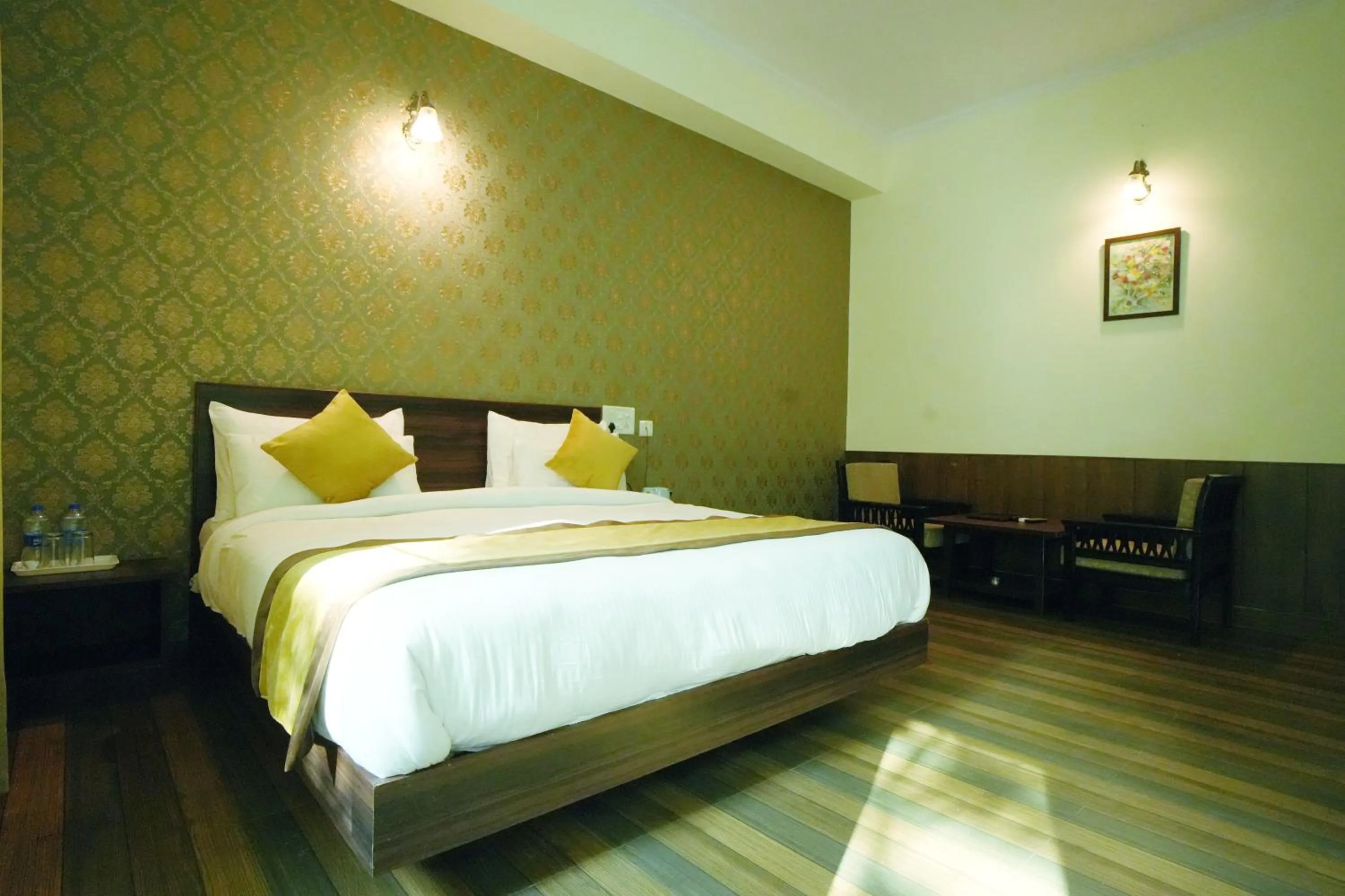 Photo of the whole room, Bed in Pineland Resorts & Chalets Kasauli