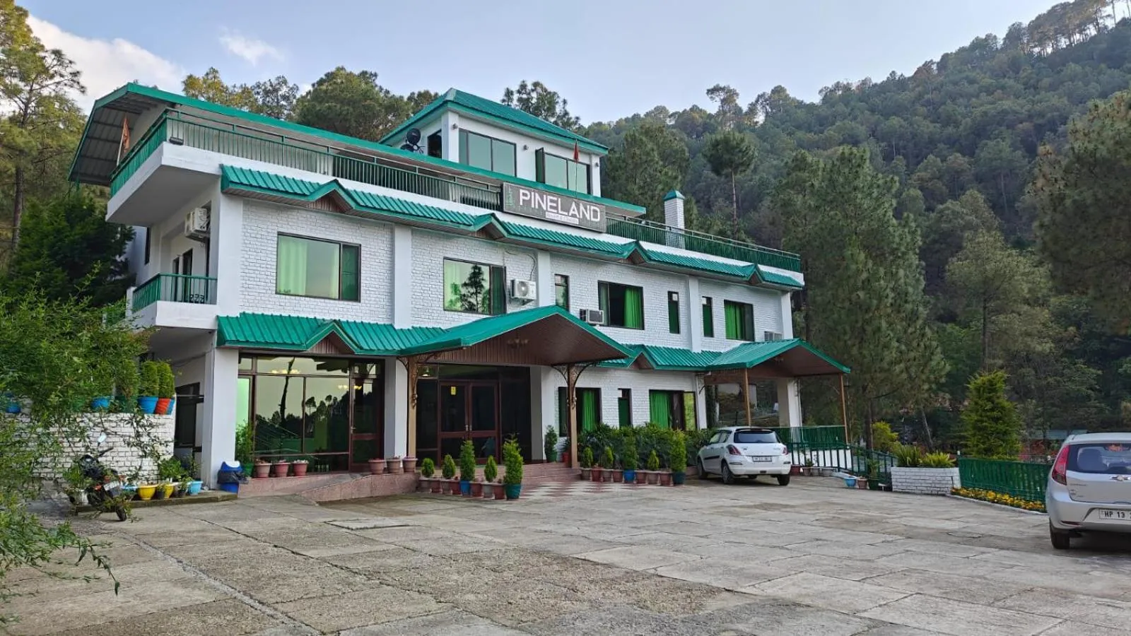 Pineland Resorts & Chalets Kasauli
